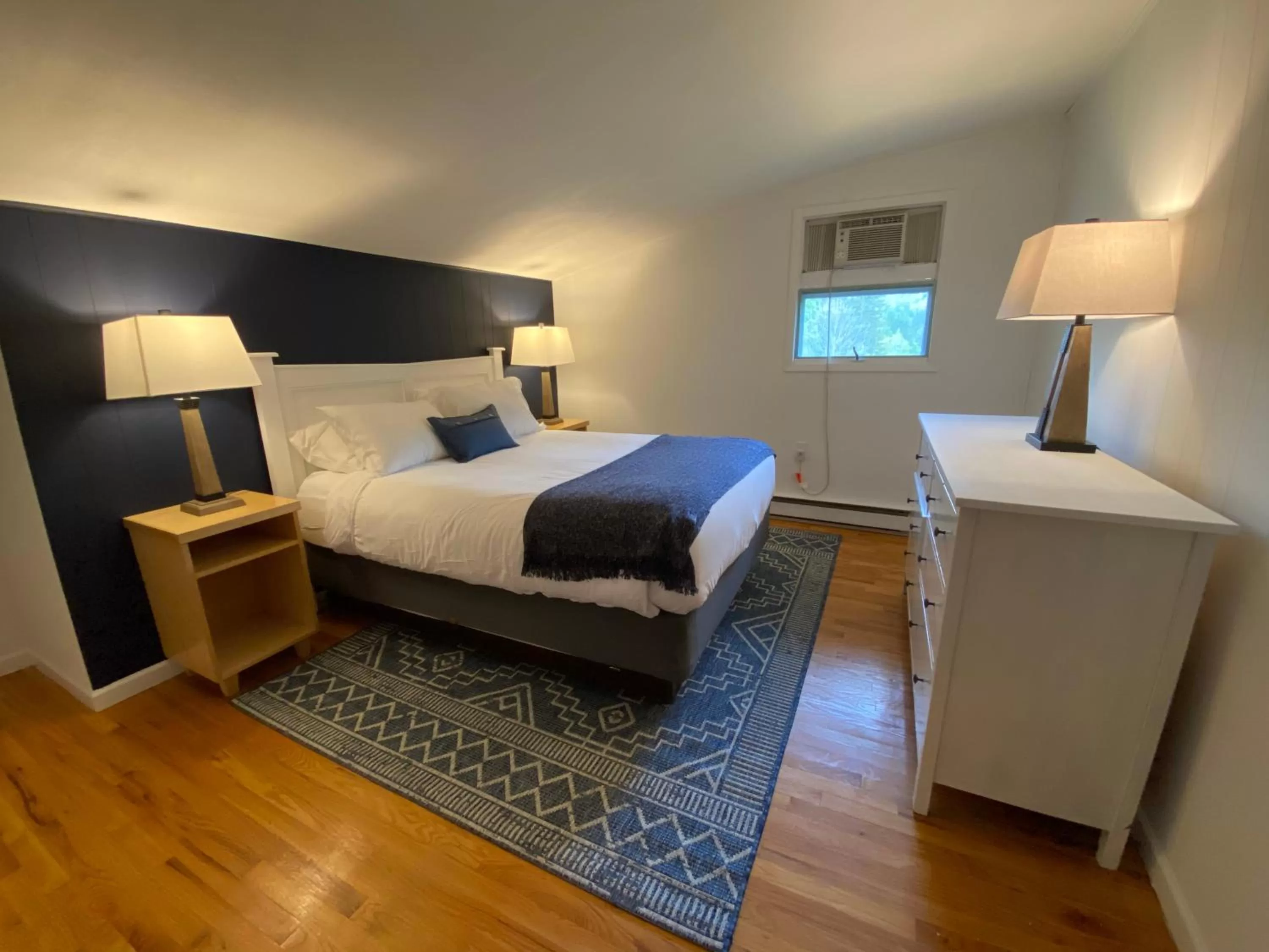 Bed in Catskill Seasons Inn