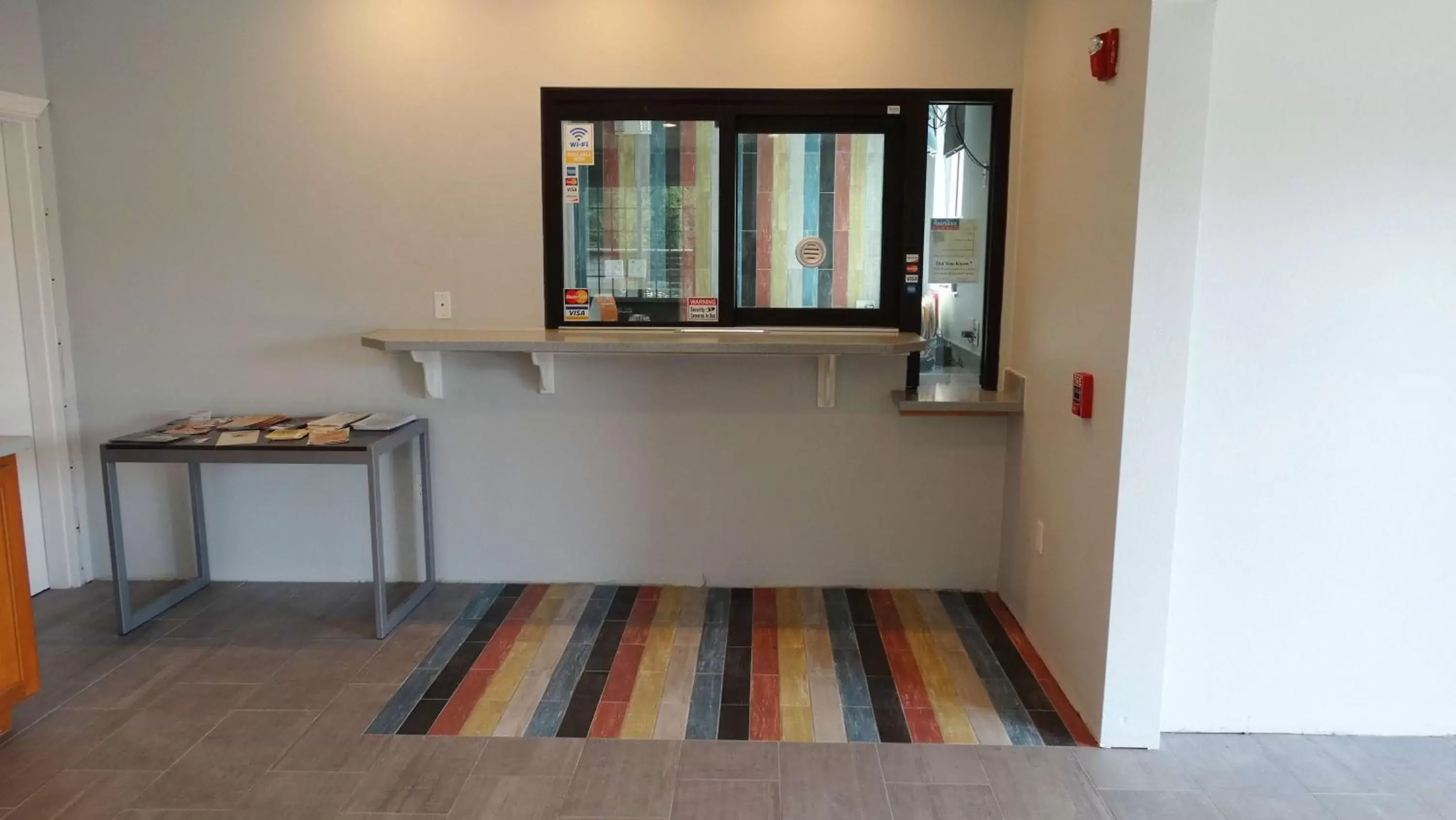 Quadruple Room - Non-Smoking in Motel 6 Houston, TX – Willowbrook Mall Quadruple Room - Non-Smoking in Motel 6 Houston, TX – Willowbrook Mall