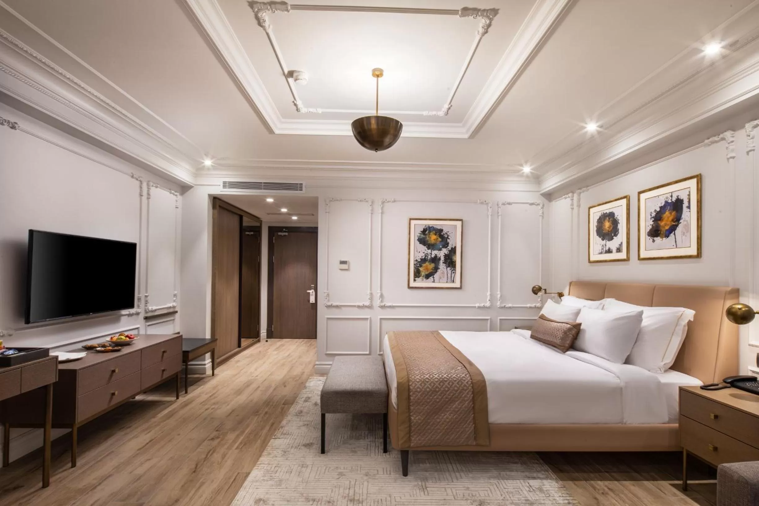 Photo of the whole room, Bed in Mula Hotel