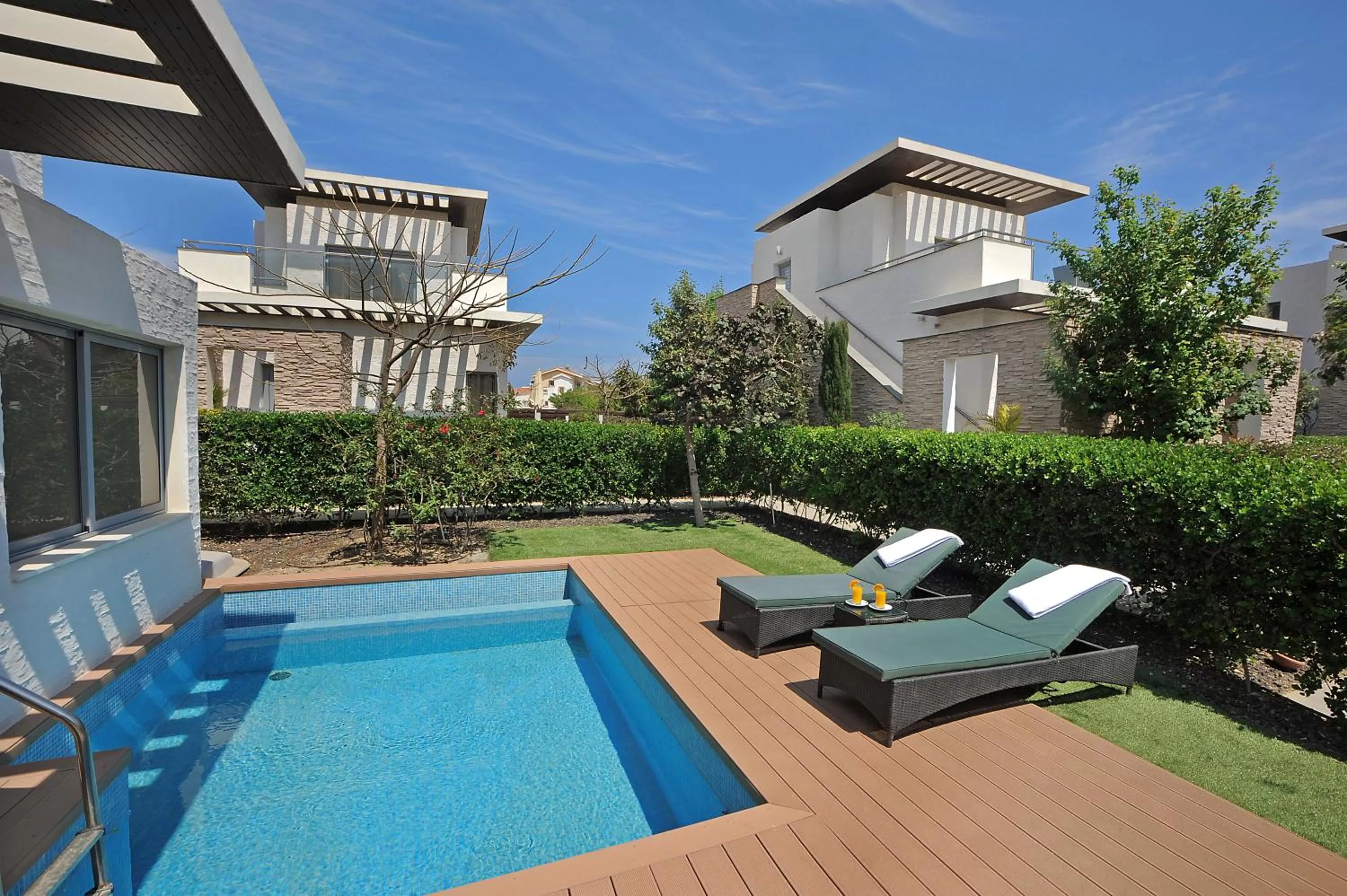 Swimming pool in E-Hotel Larnaca Resort & Spa