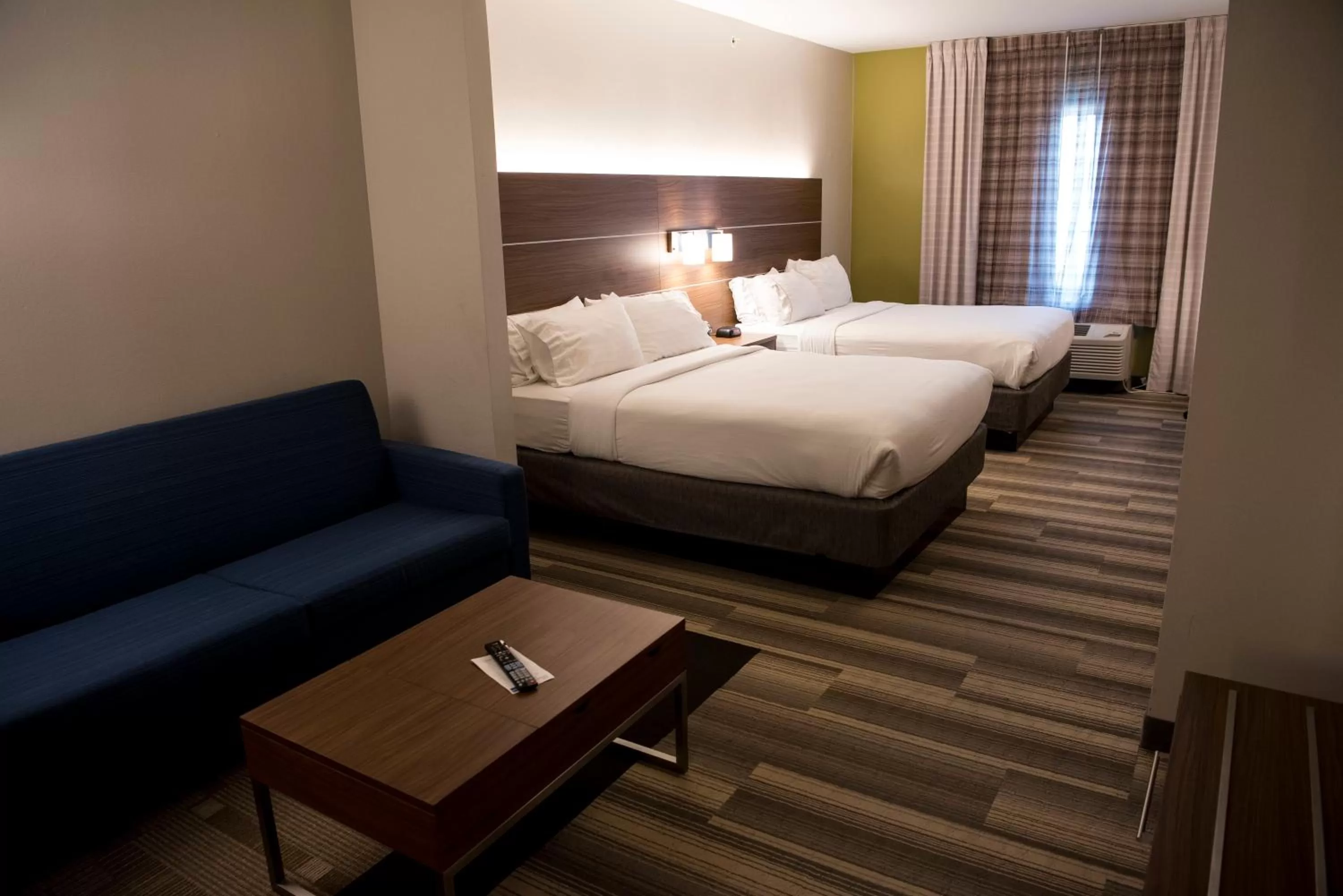Photo of the whole room, Bed in Holiday Inn Express Hotel & Suites Lexington-Downtown University by IHG