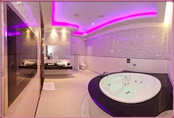 Bathroom in Wei Feng Hotel - Kaohsiung