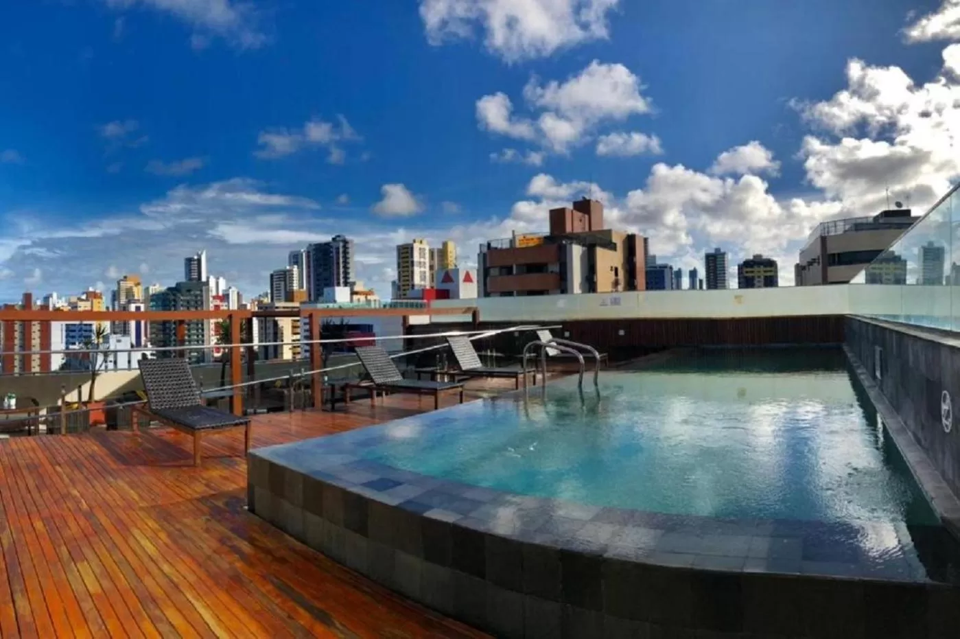Swimming pool in Manaíra Hotel