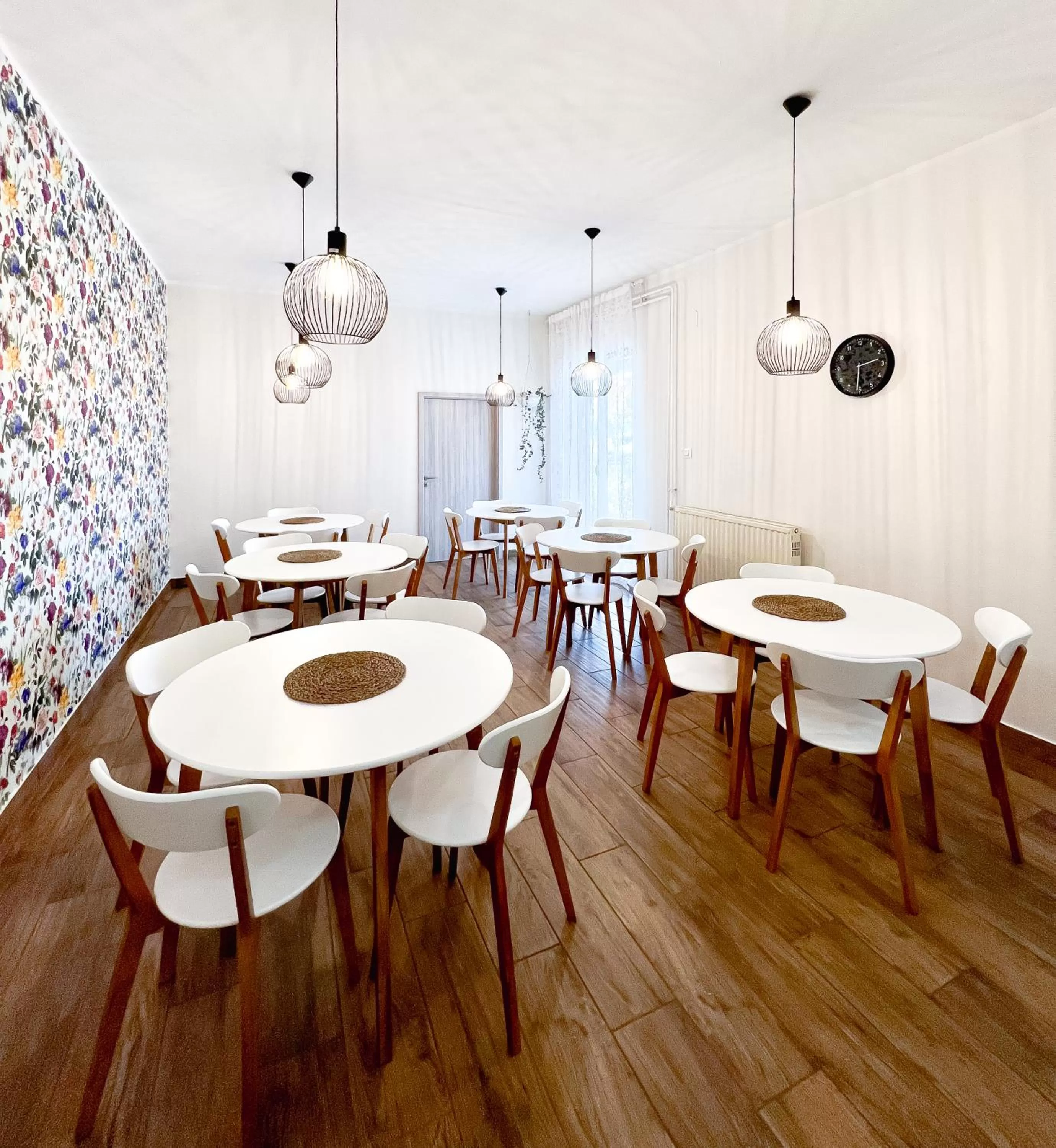 Dining area, Restaurant/Places to Eat in HOP HOUSE Garni Hotel