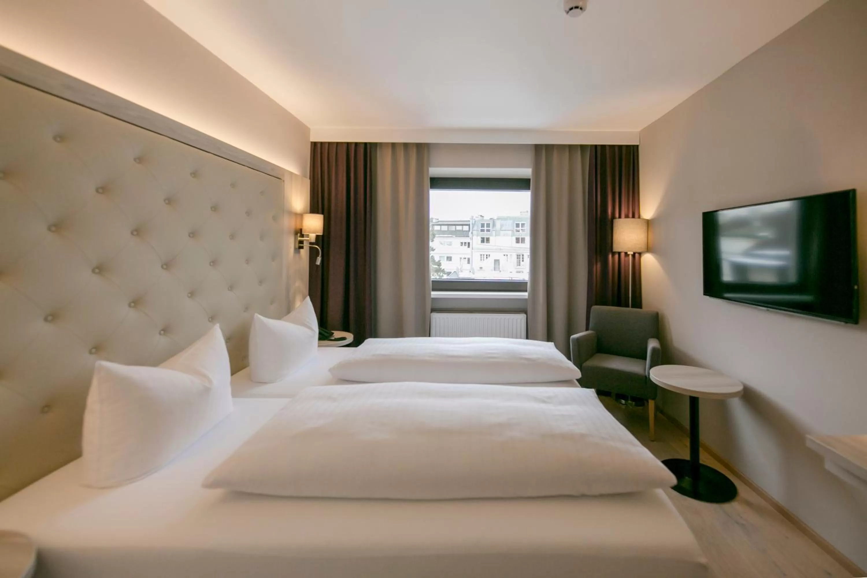 Photo of the whole room, Bed in Hotel Sailer