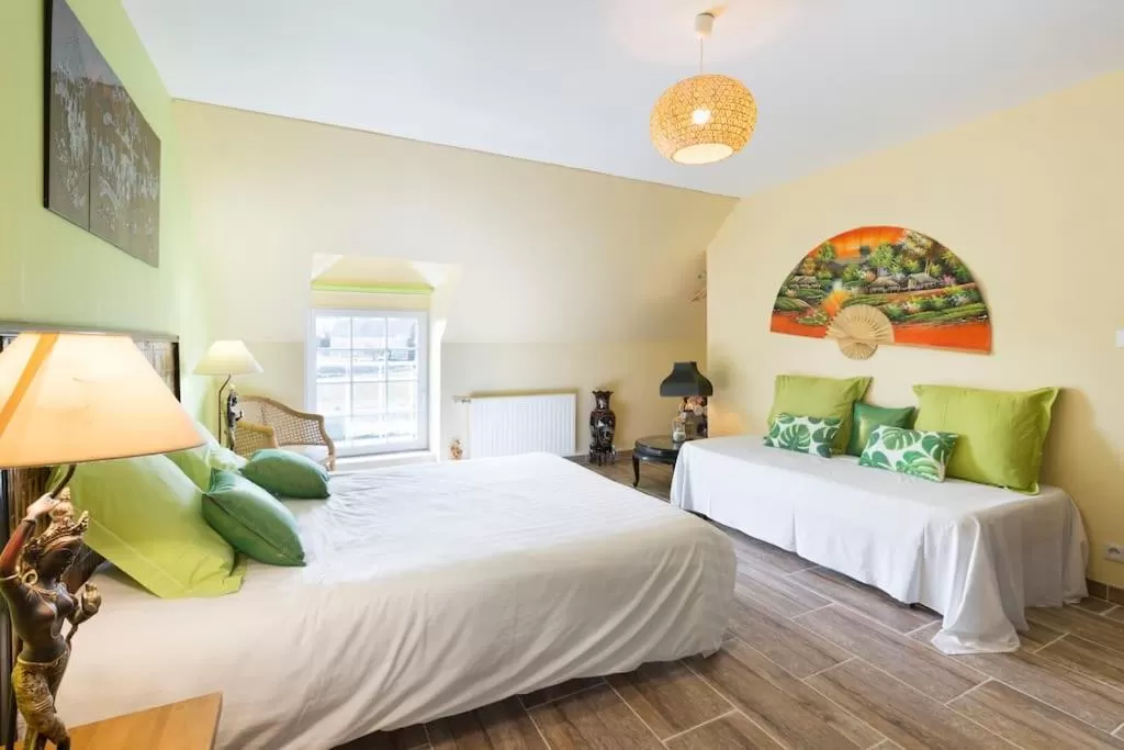 Deluxe Room (2 Adults + 1 Child) in Chambres d'hôtes - Les Palmiers