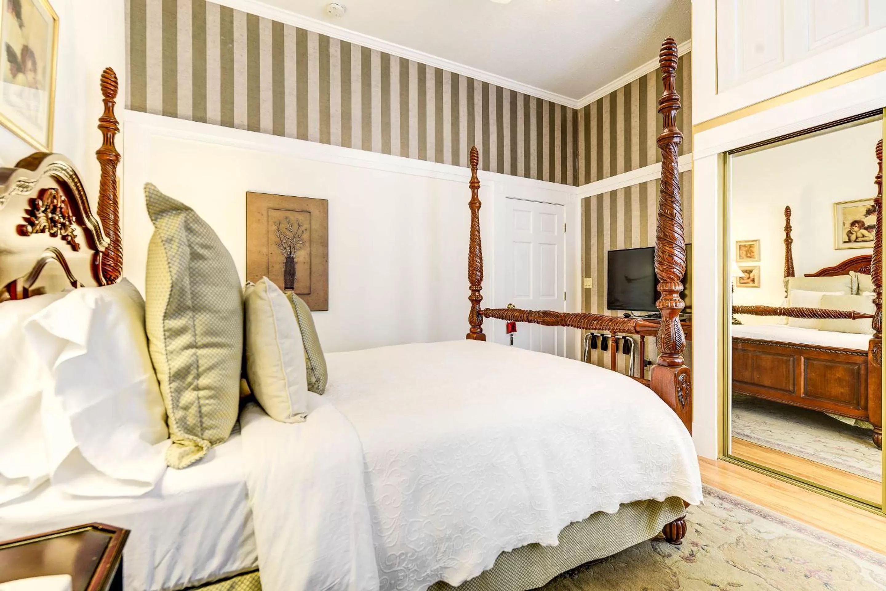 Property building, Bed in The St. Mary's Inn, Bed and Breakfast