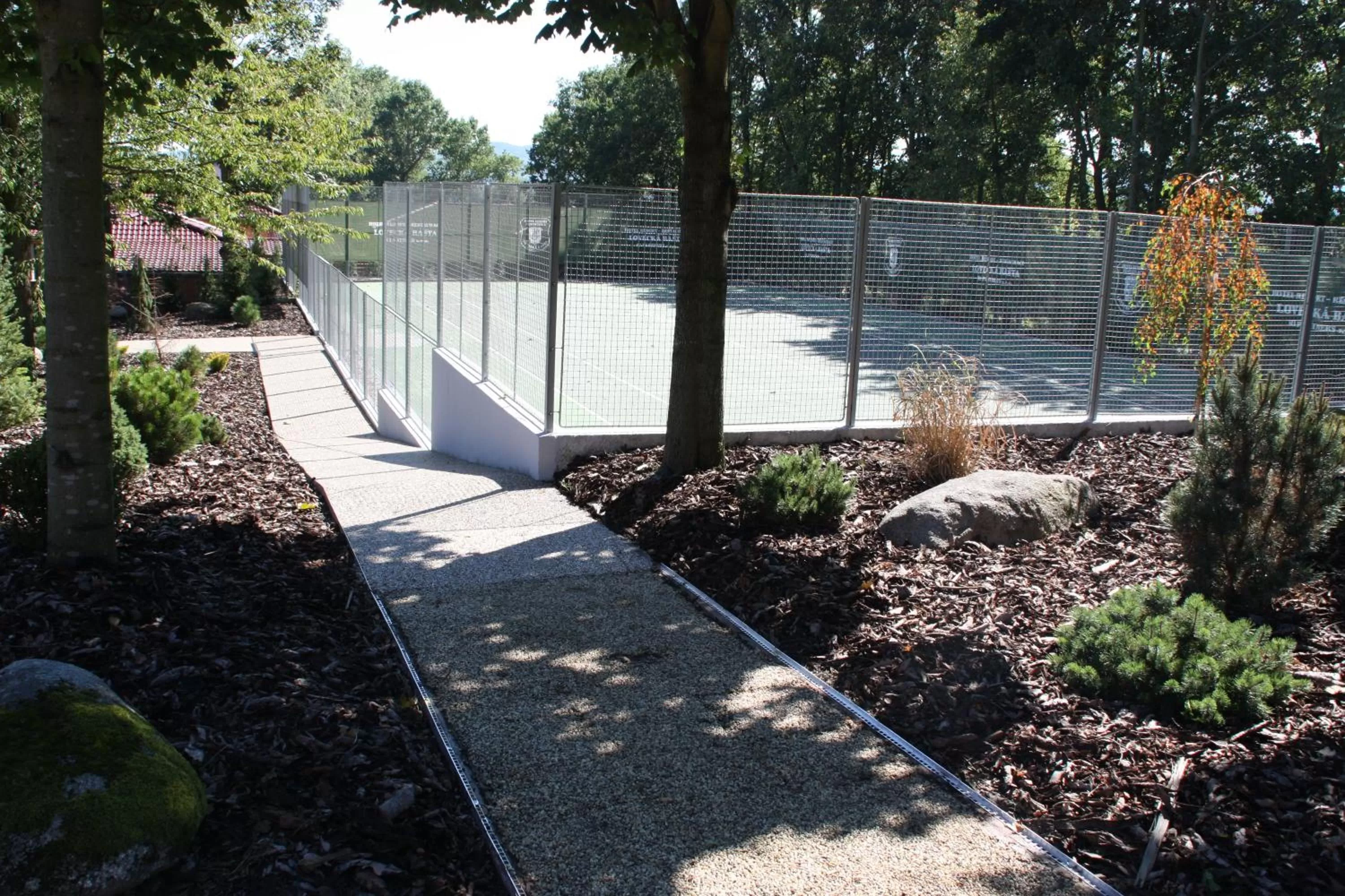 Tennis court, Garden in Lovecká Bašta