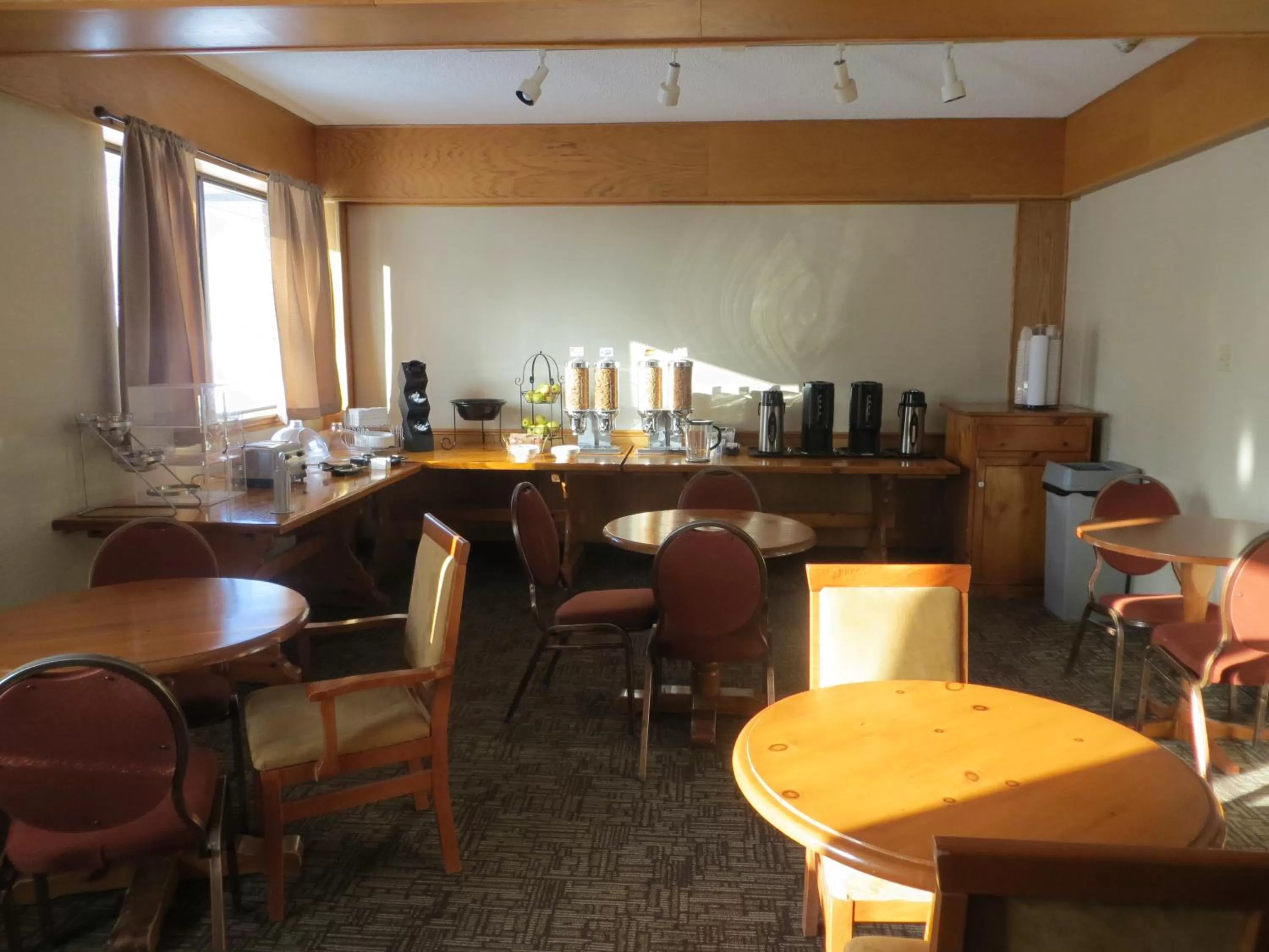 Restaurant/places to eat in Travelodge by Wyndham Thunder Bay ON