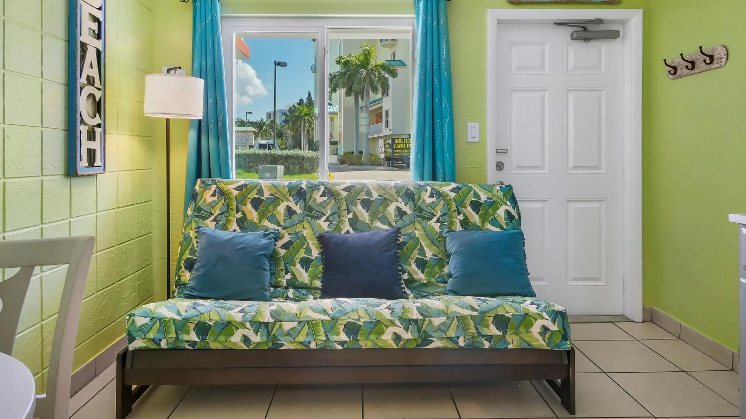 Living room in The Beach House - Treasure Island