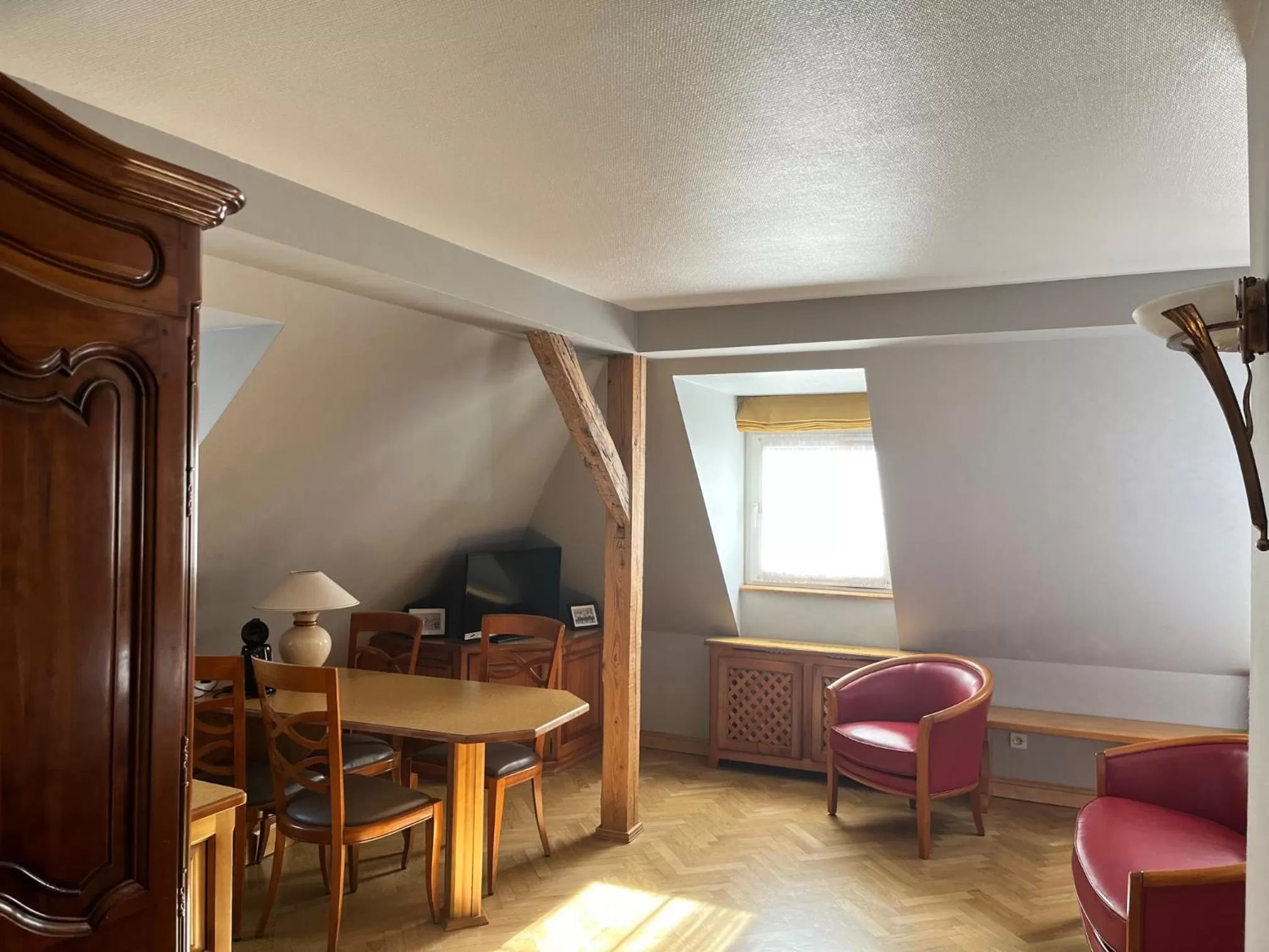 Property building in Logis Hôtel Restaurant Au Cerf d'Or