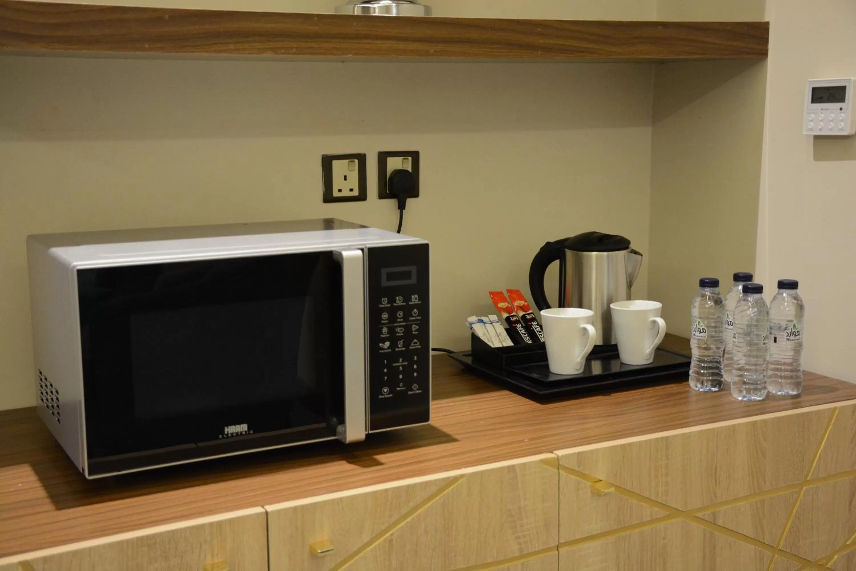 Coffee/tea facilities in E1 Hotel