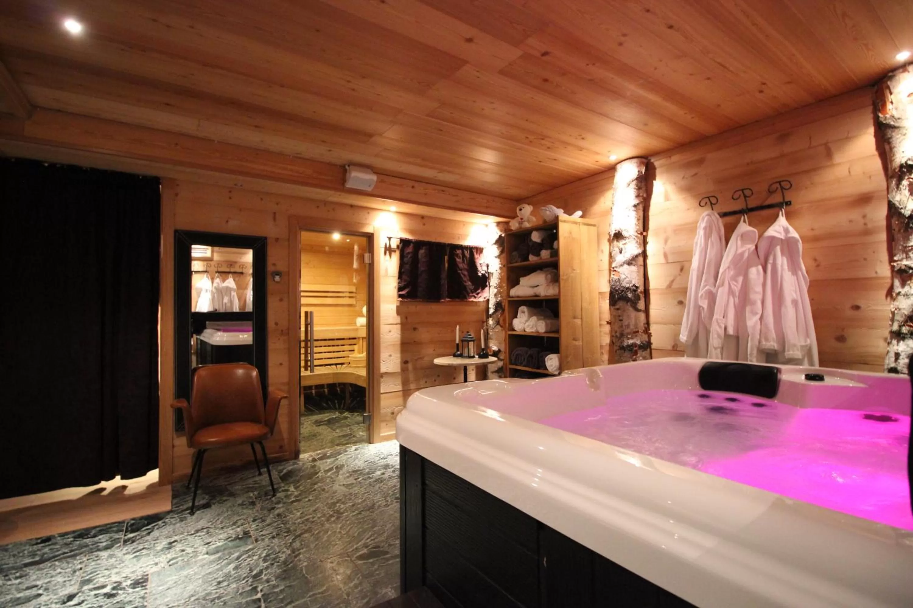 Hot Tub in Hotell Millefiori- Alpine Event Lodge