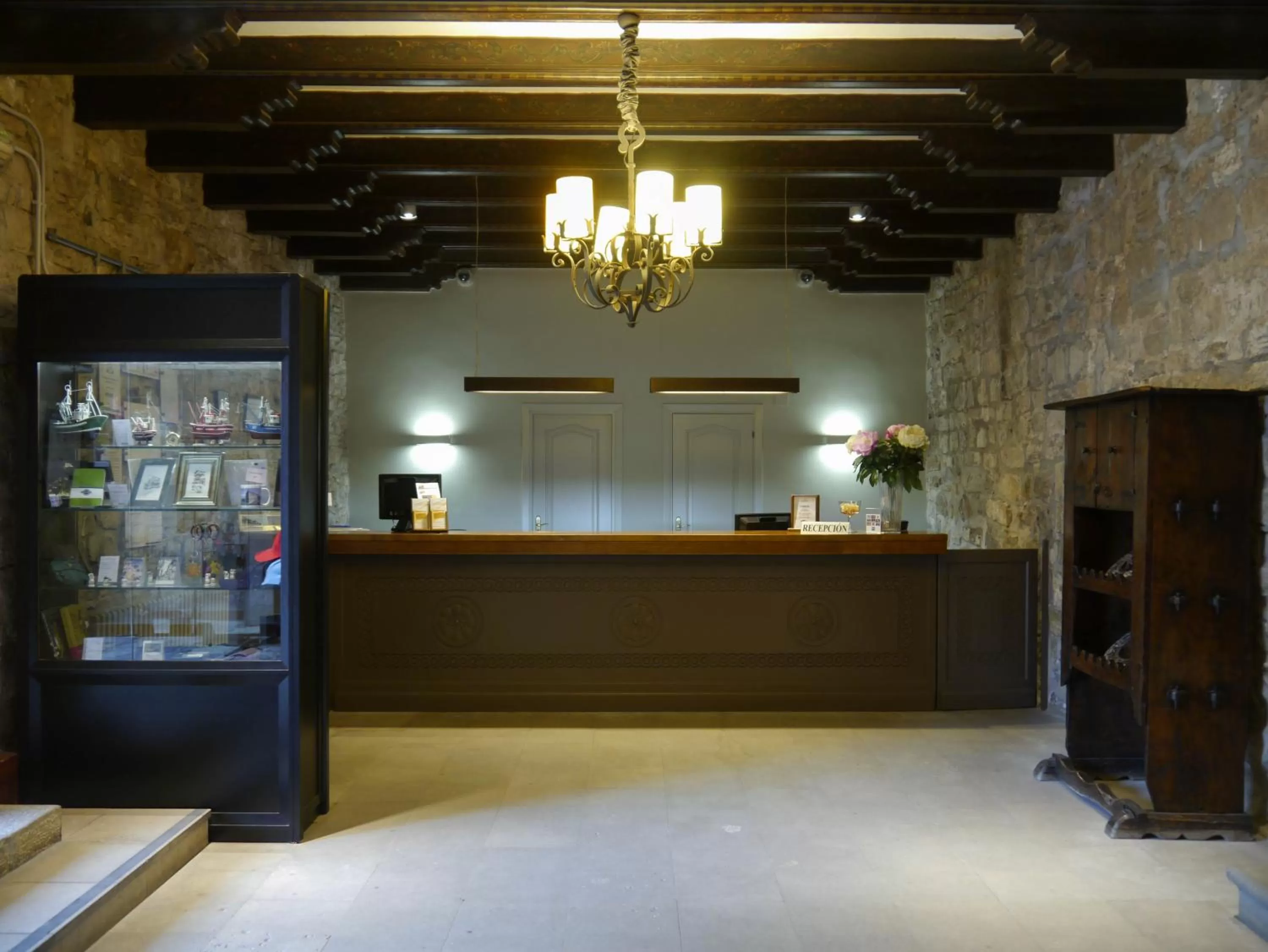 Lobby or reception in Parador de Hondarribia
