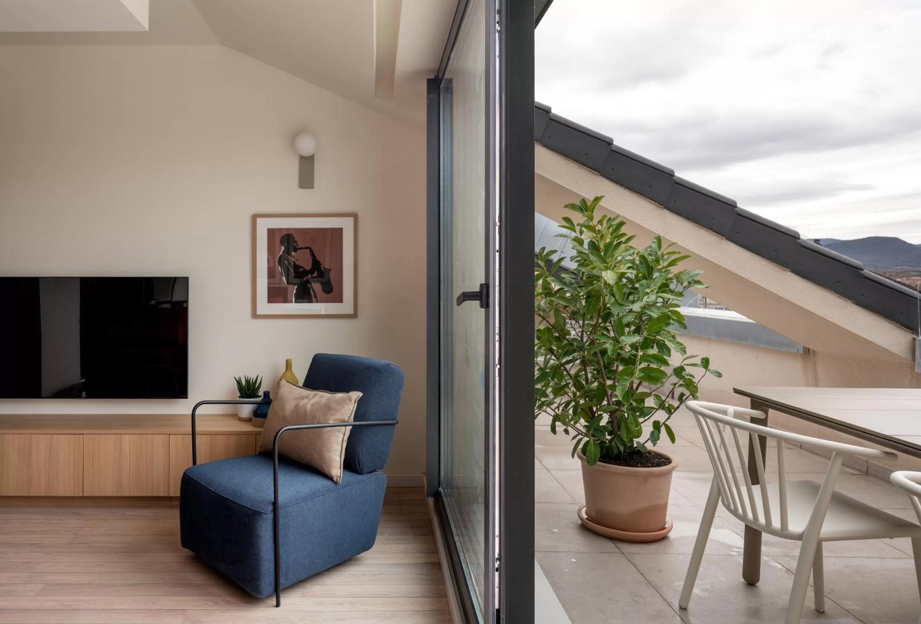 TV and multimedia in Líbere Vitoria