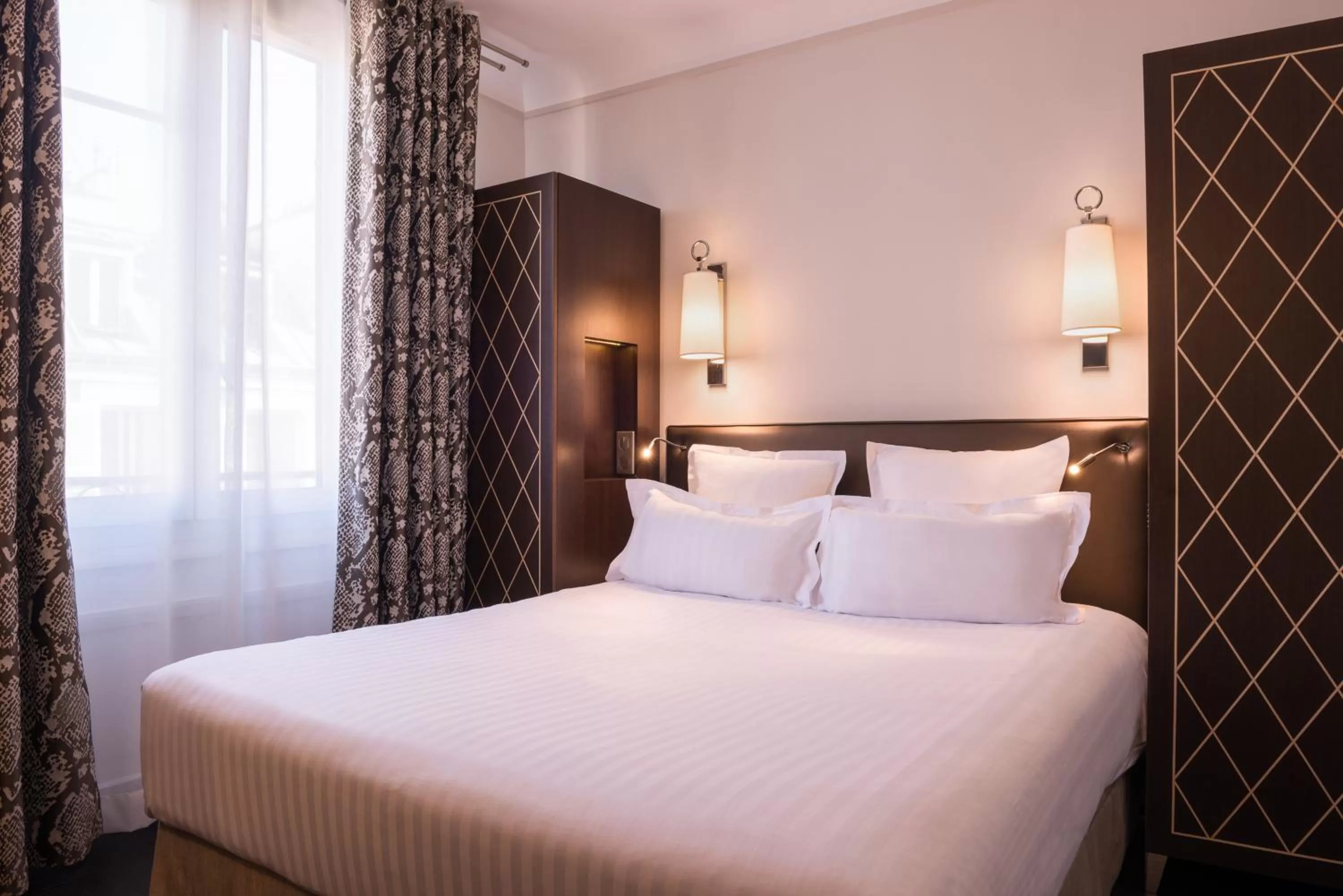 Photo of the whole room, Bed in Crystal Hotel