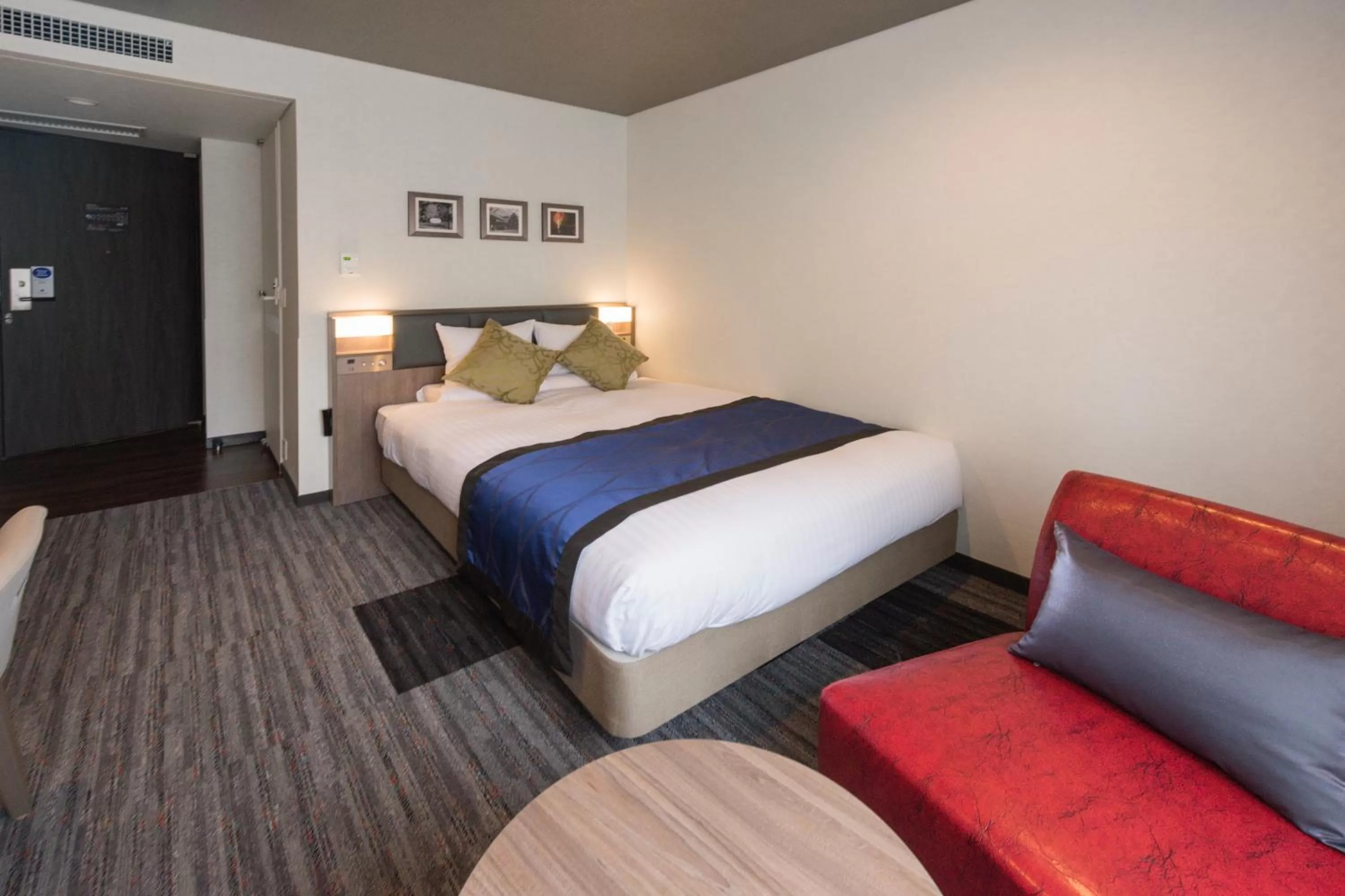 Photo of the whole room, Bed in HOTEL MYSTAYS Sapporo Nakajima Park