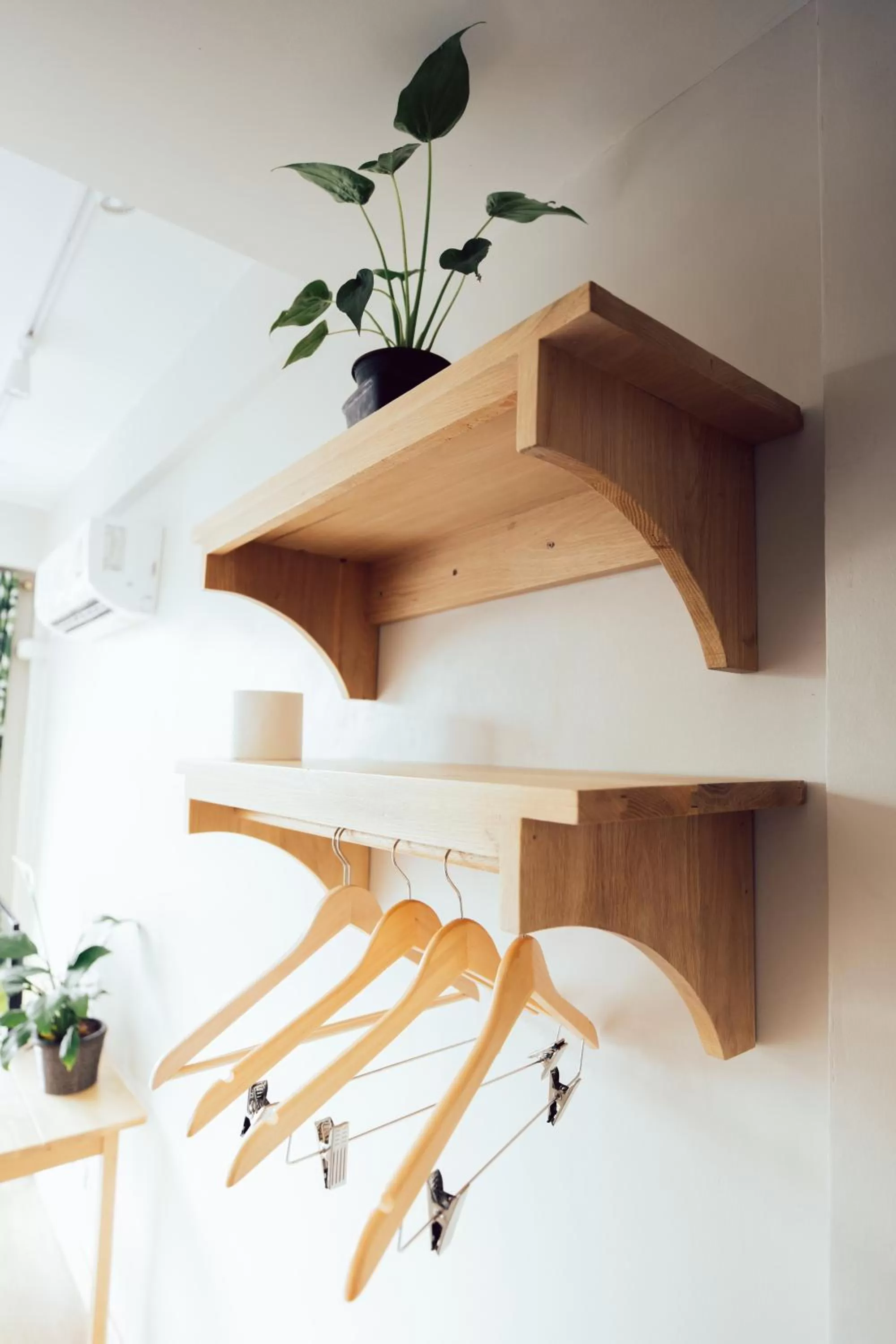 wardrobe, Kitchen/Kitchenette in J's Cafe and Poshtel