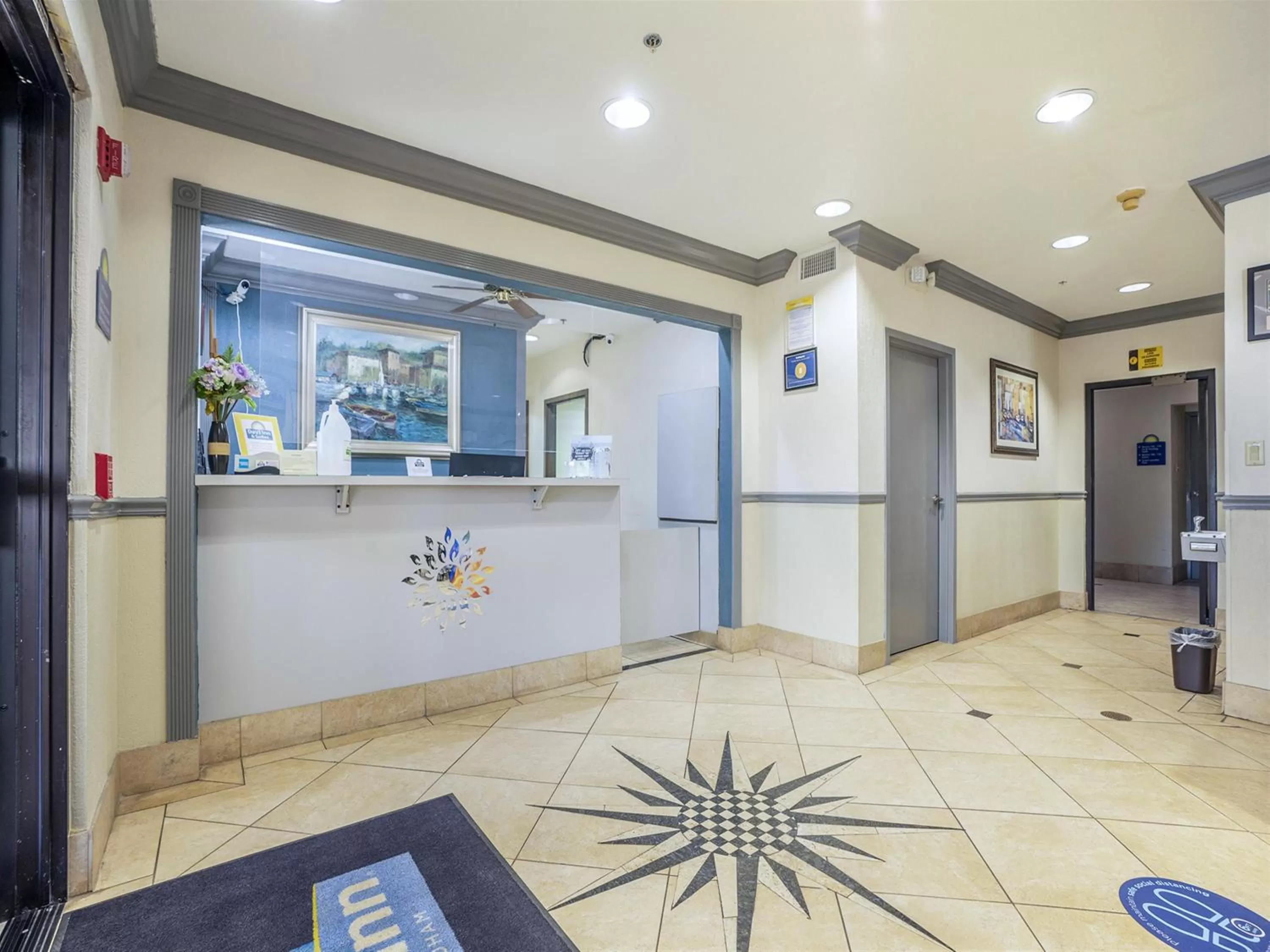 Days Inn & Suites by Wyndham Webster NASA-ClearLake-Houston