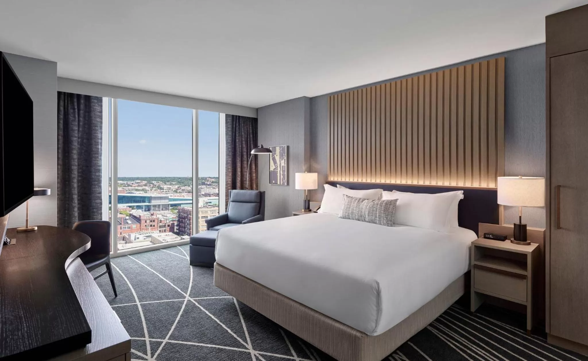 Photo of the whole room, Bed in Loews Kansas City