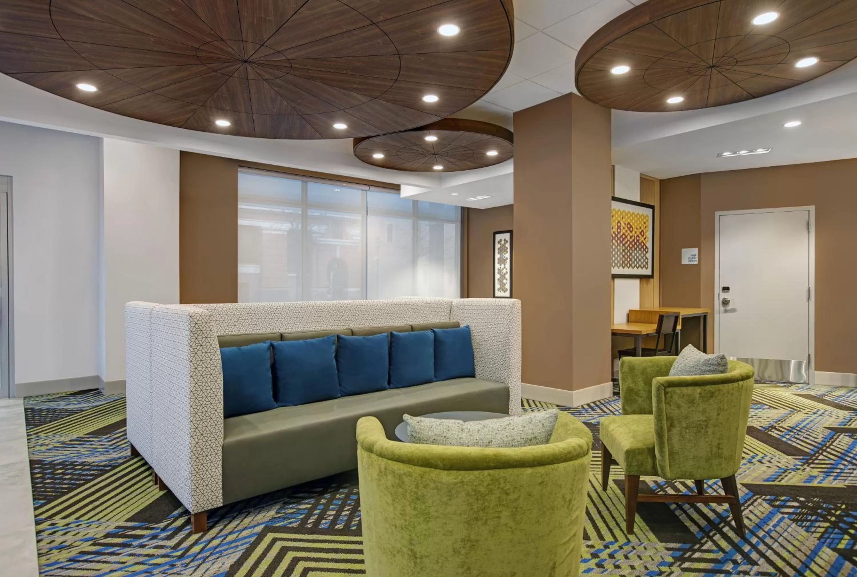Lobby or reception in Holiday Inn Express - Milwaukee Downtown by IHG