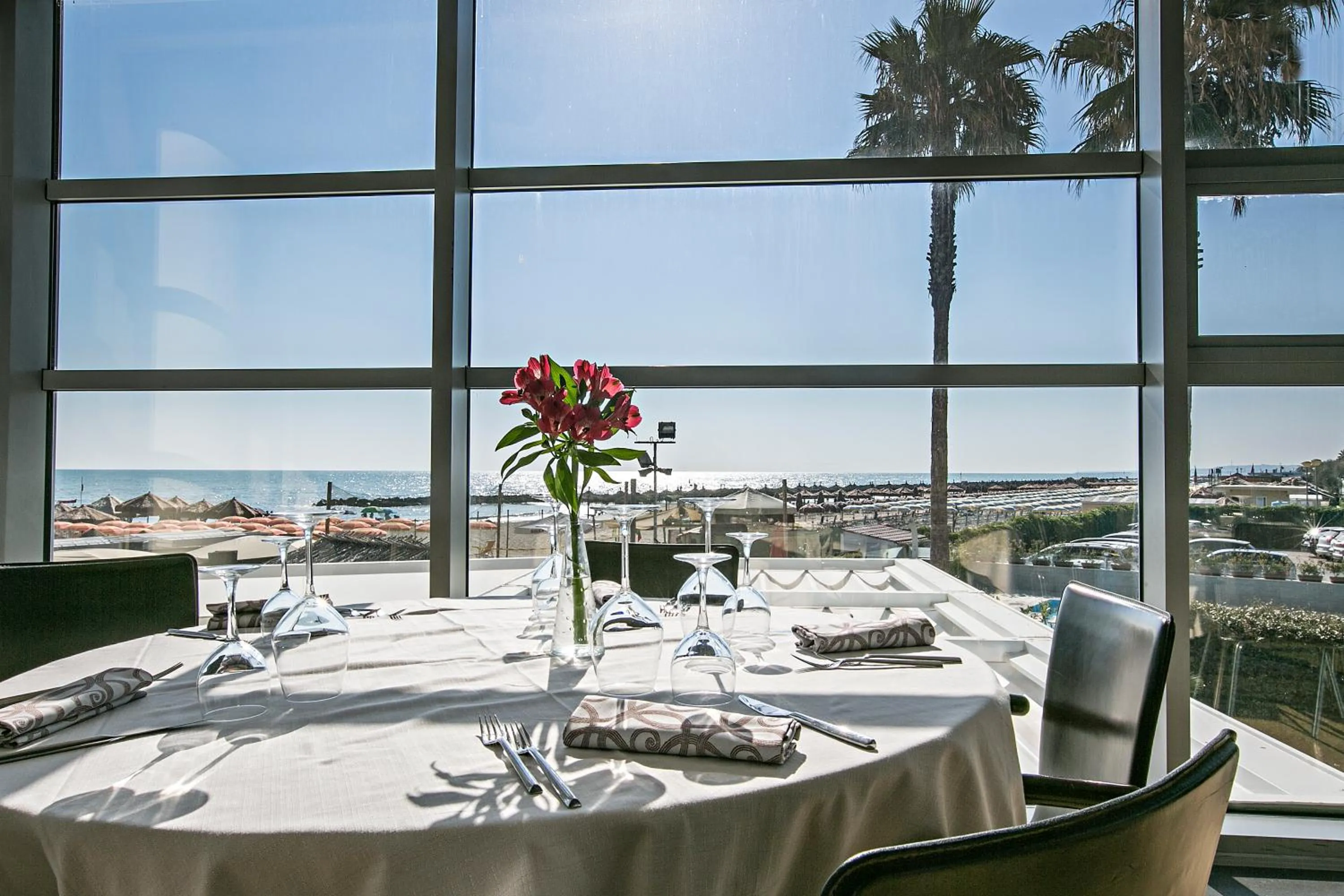 Restaurant/places to eat in Sea Lion Hotel