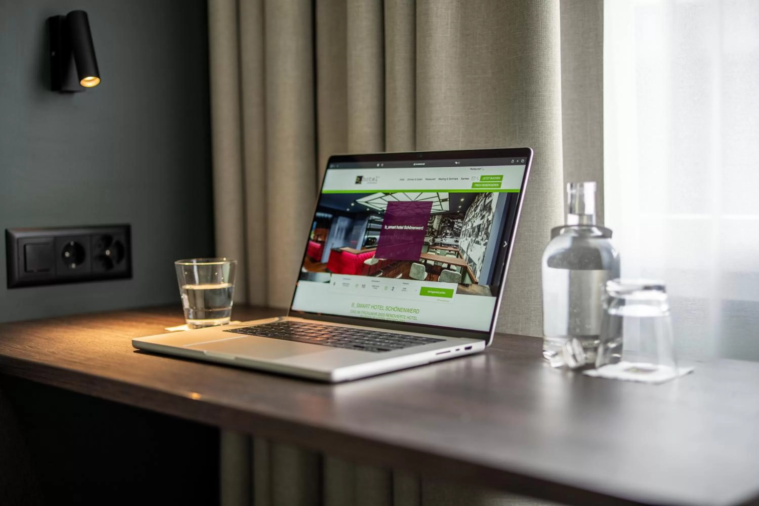 TV and multimedia in b-smart hotel Schönenwerd