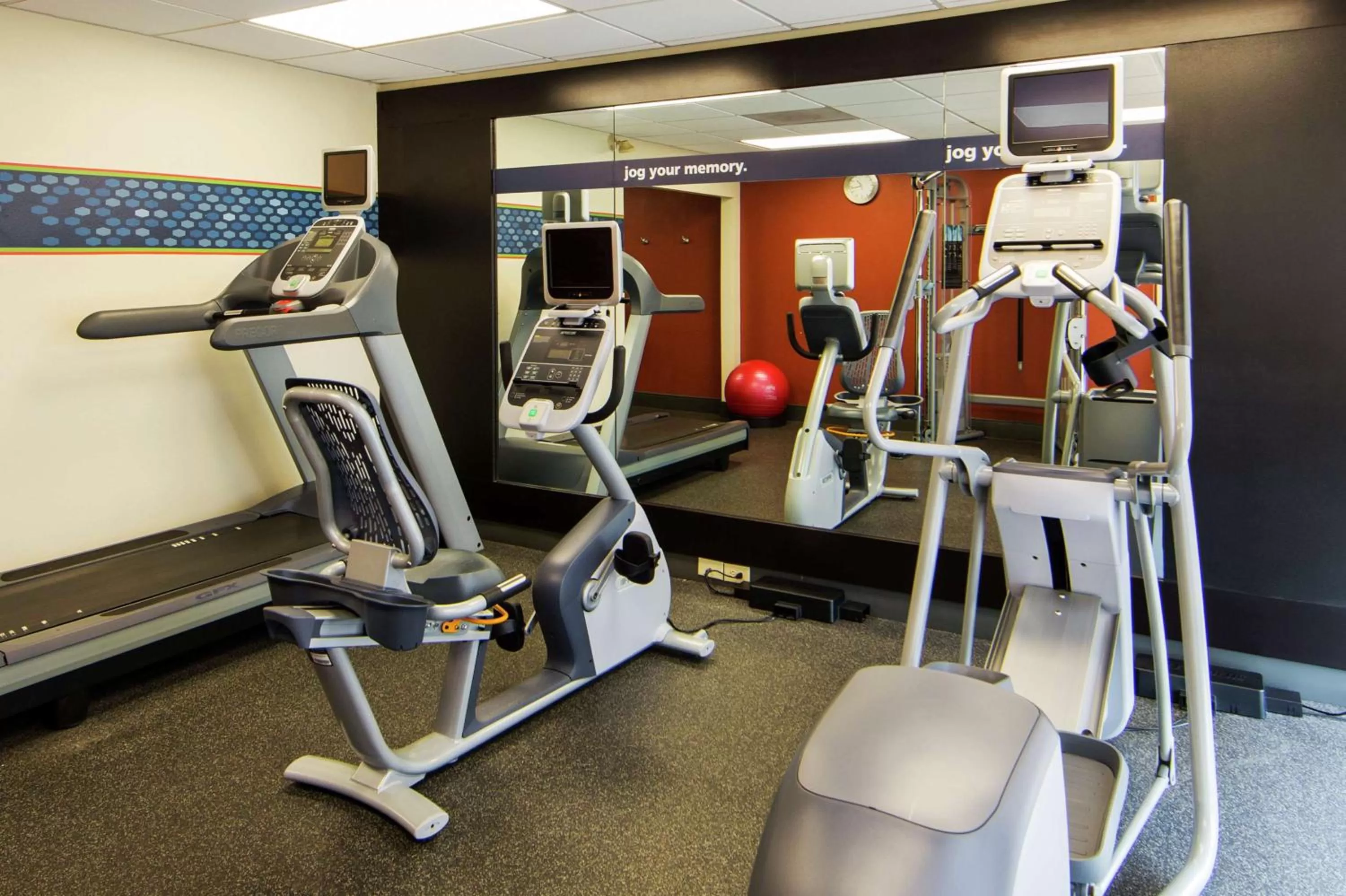 Fitness centre/facilities in Hampton Inn Philadelphia-Airport