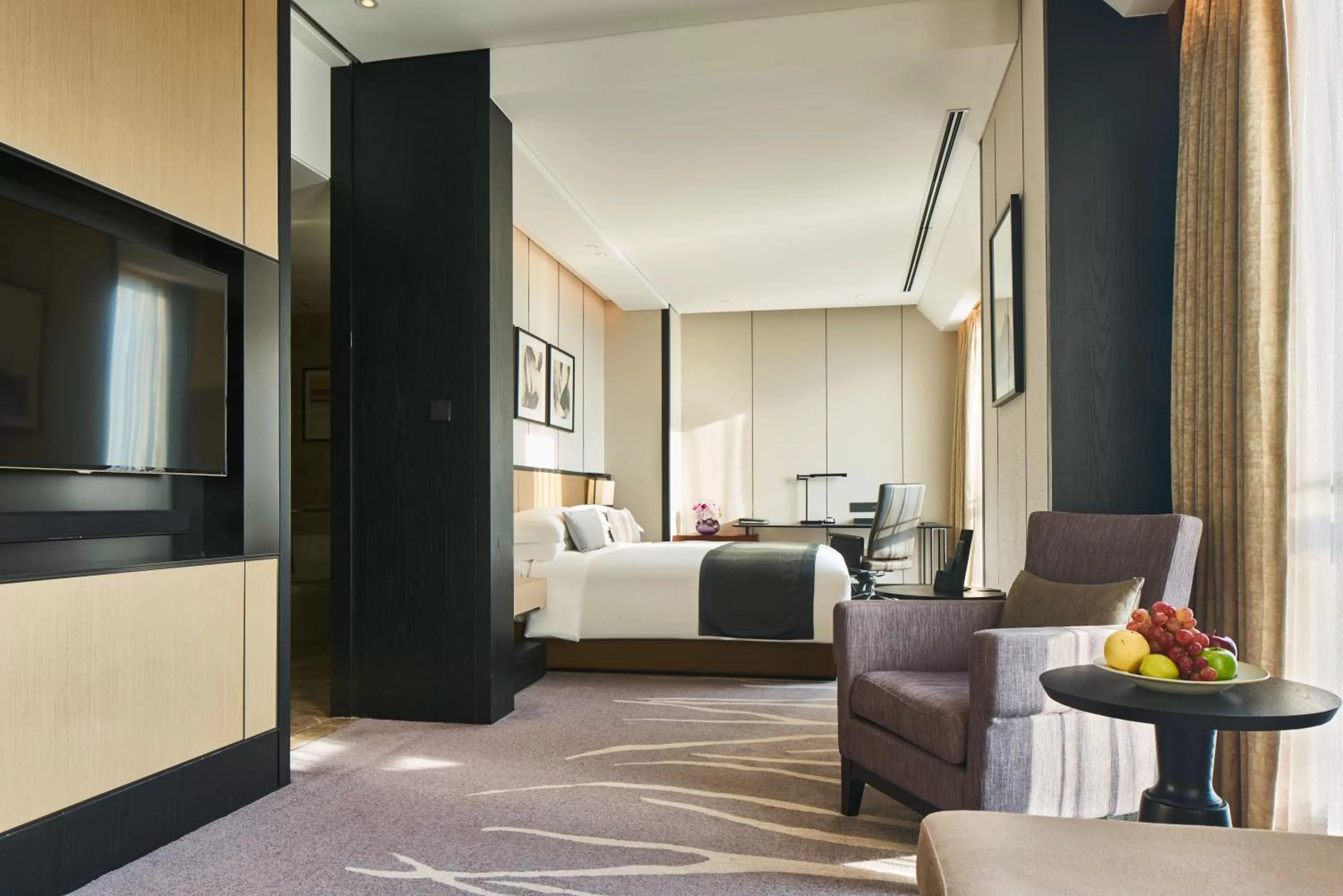 Photo of the whole room, Bed in InterContinental Shanghai Hongqiao NECC by IHG