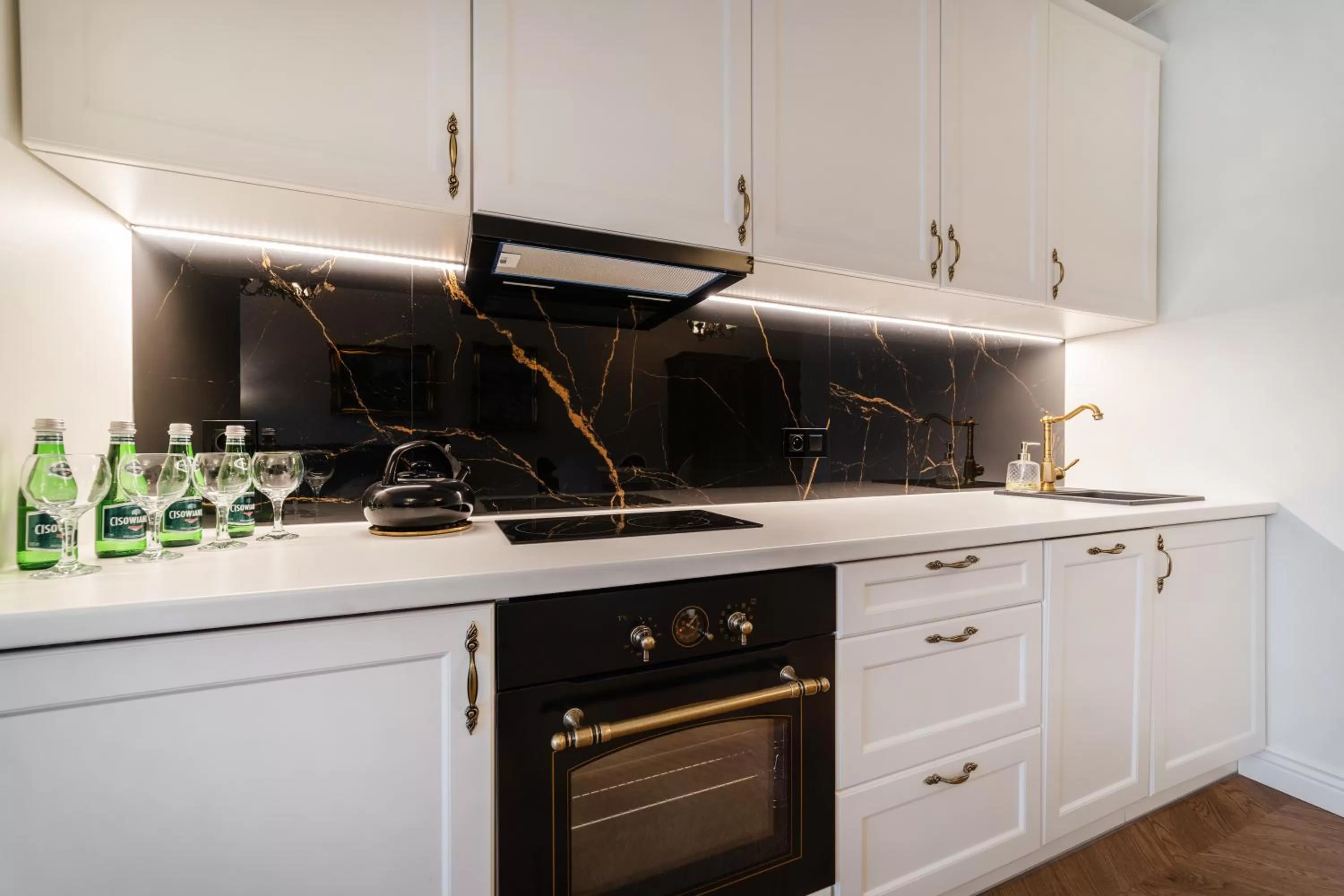 Kitchen or kitchenette, Kitchen/Kitchenette in Pensjonat & Restauracja Admirał