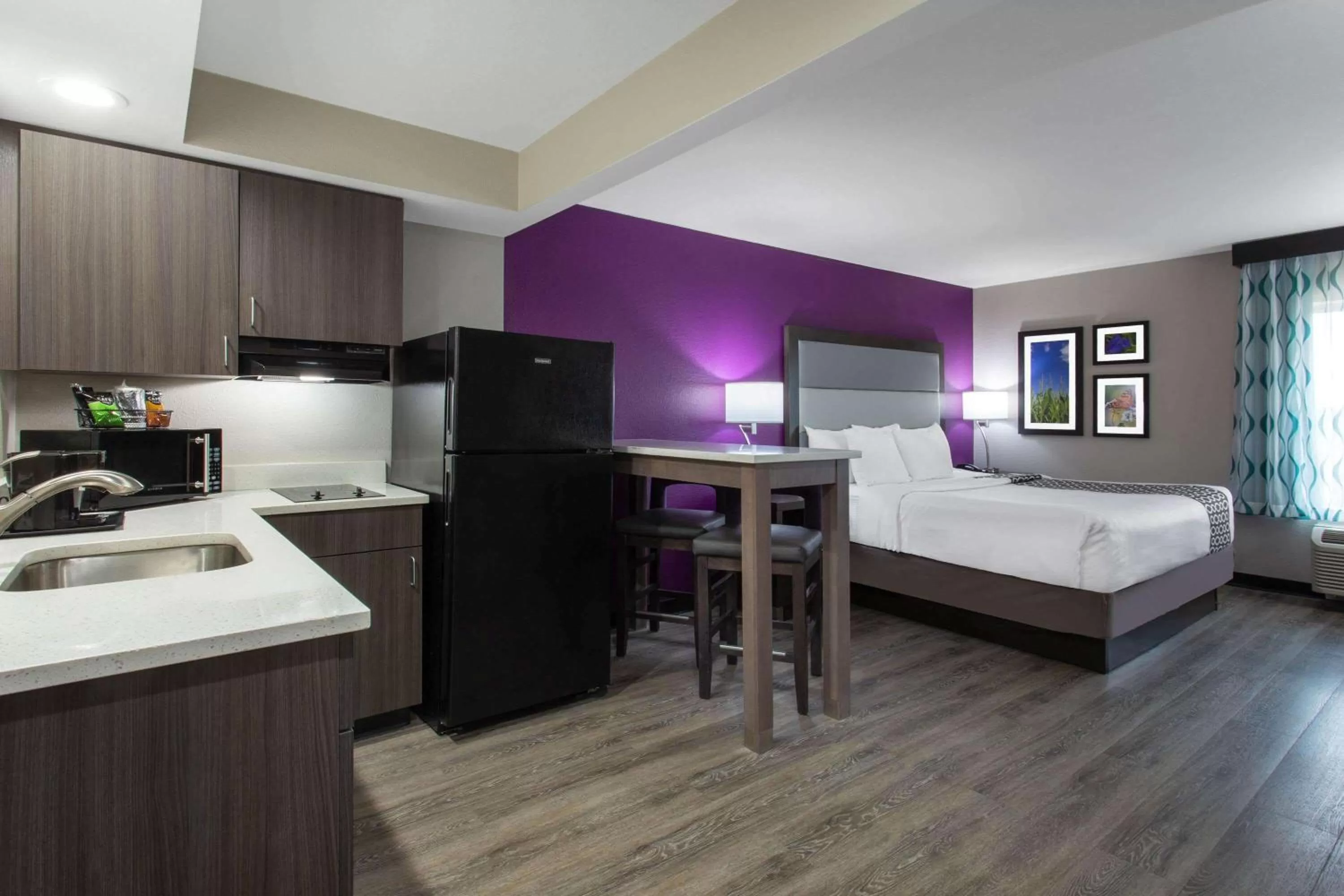 Photo of the whole room, Bed in La Quinta by Wyndham Effingham