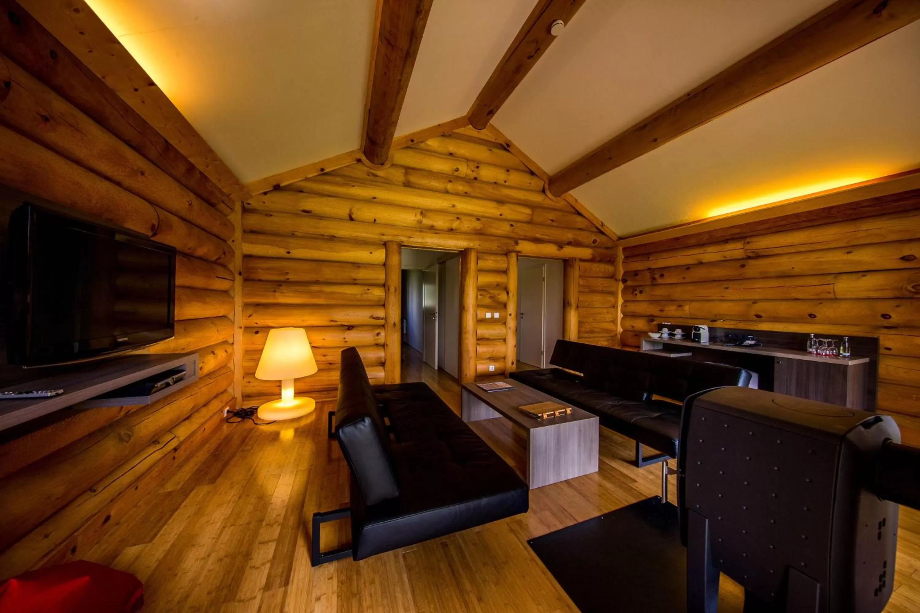 TV and multimedia, Seating Area in Resort Hotel Bispingen Superior