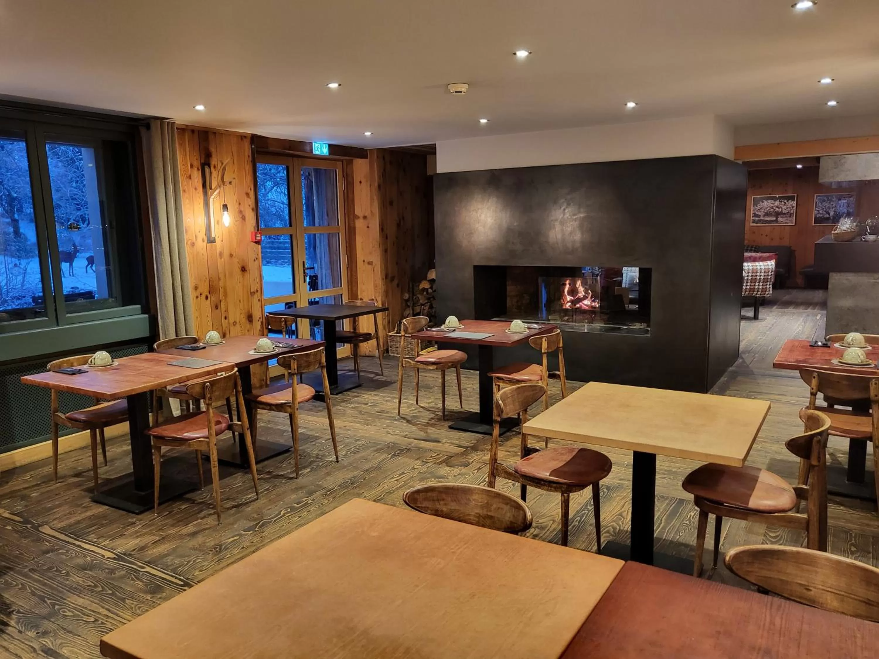 Restaurant/places to eat in Hotel du Golf