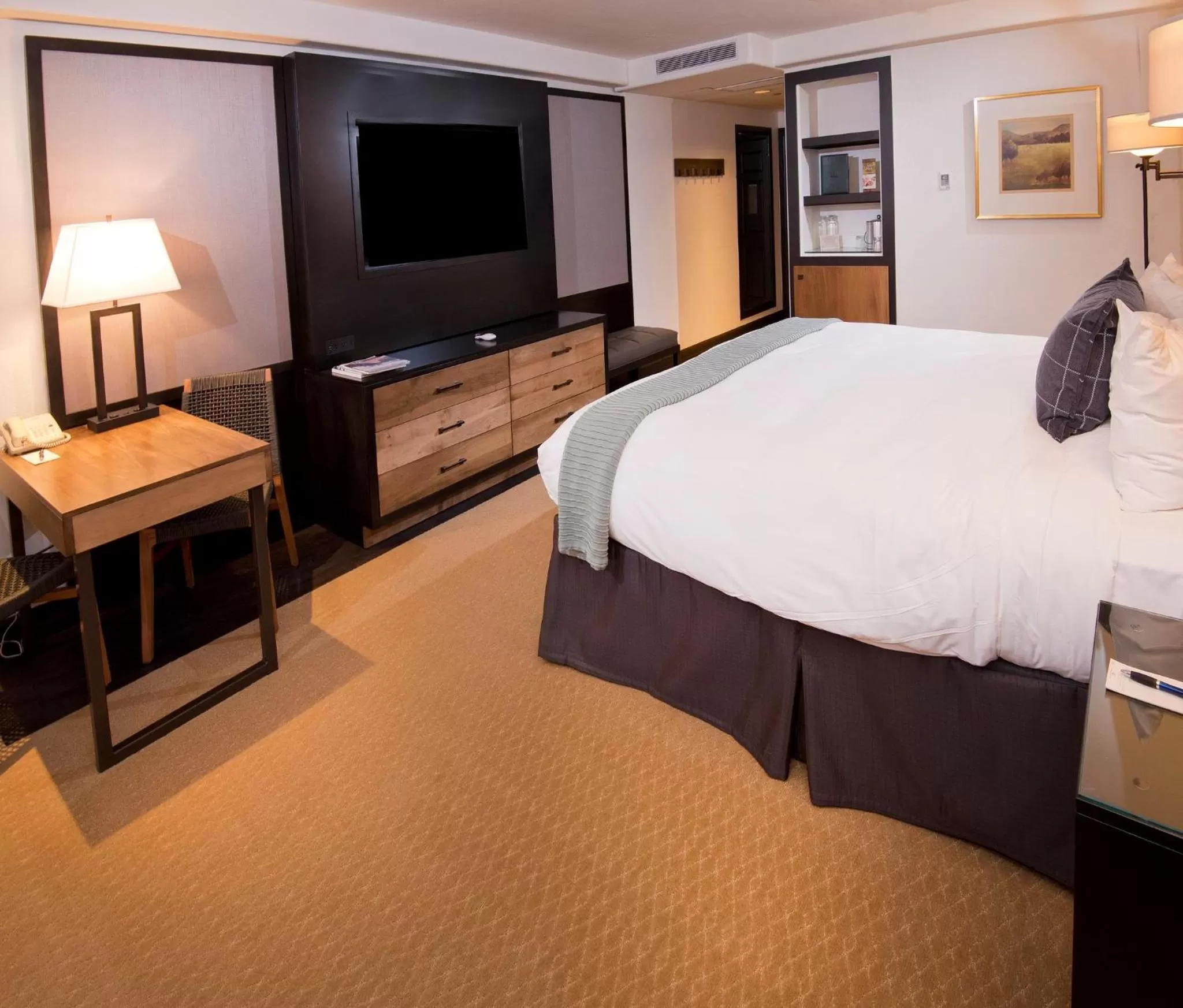 Photo of the whole room, Bed in The Pines Lodge, a RockResort, by Vail Resorts