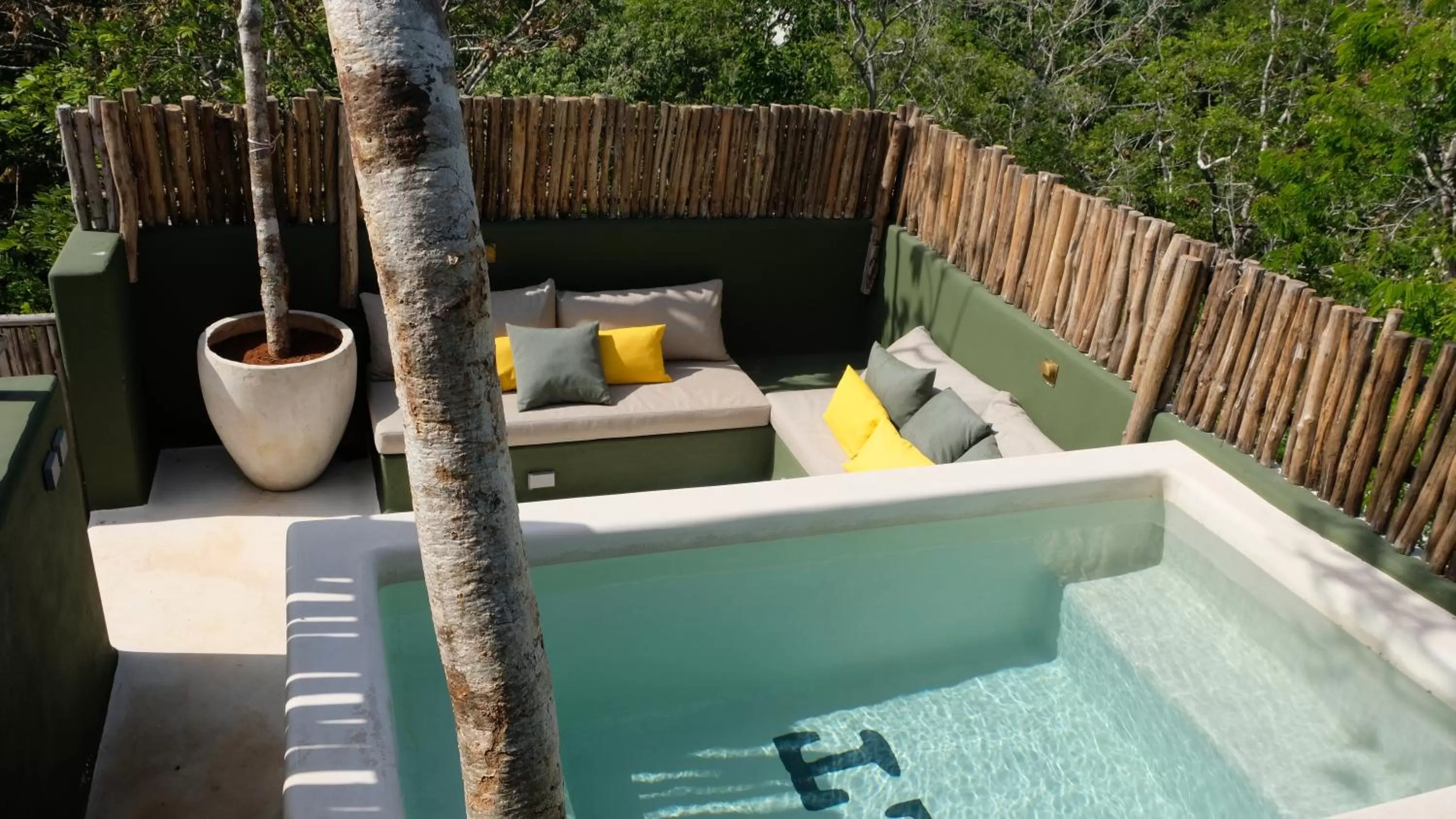 Swimming pool in Loba Tulum Male Only