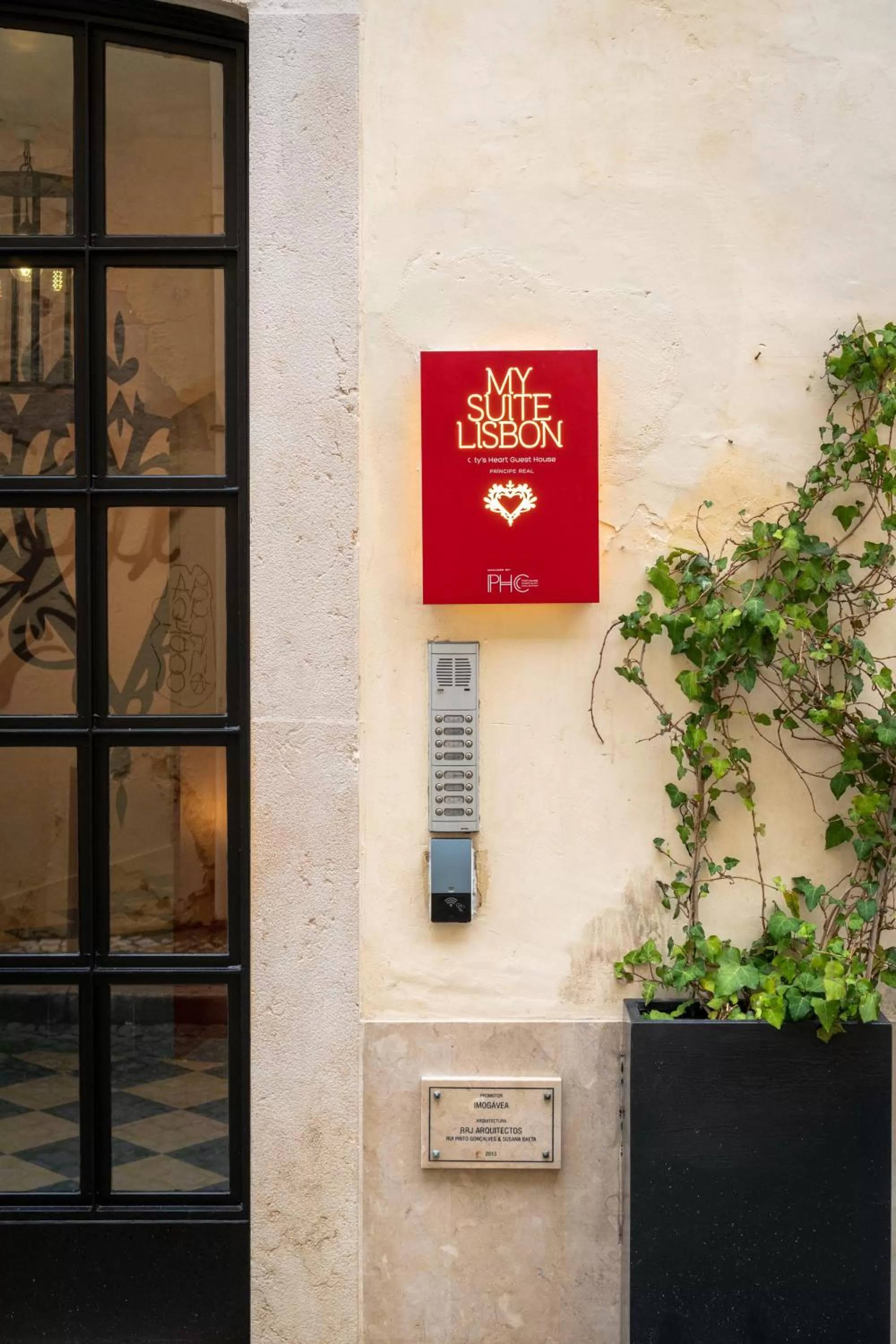 Facade/entrance in My Suite Lisbon Serviced Apartments - Principe Real