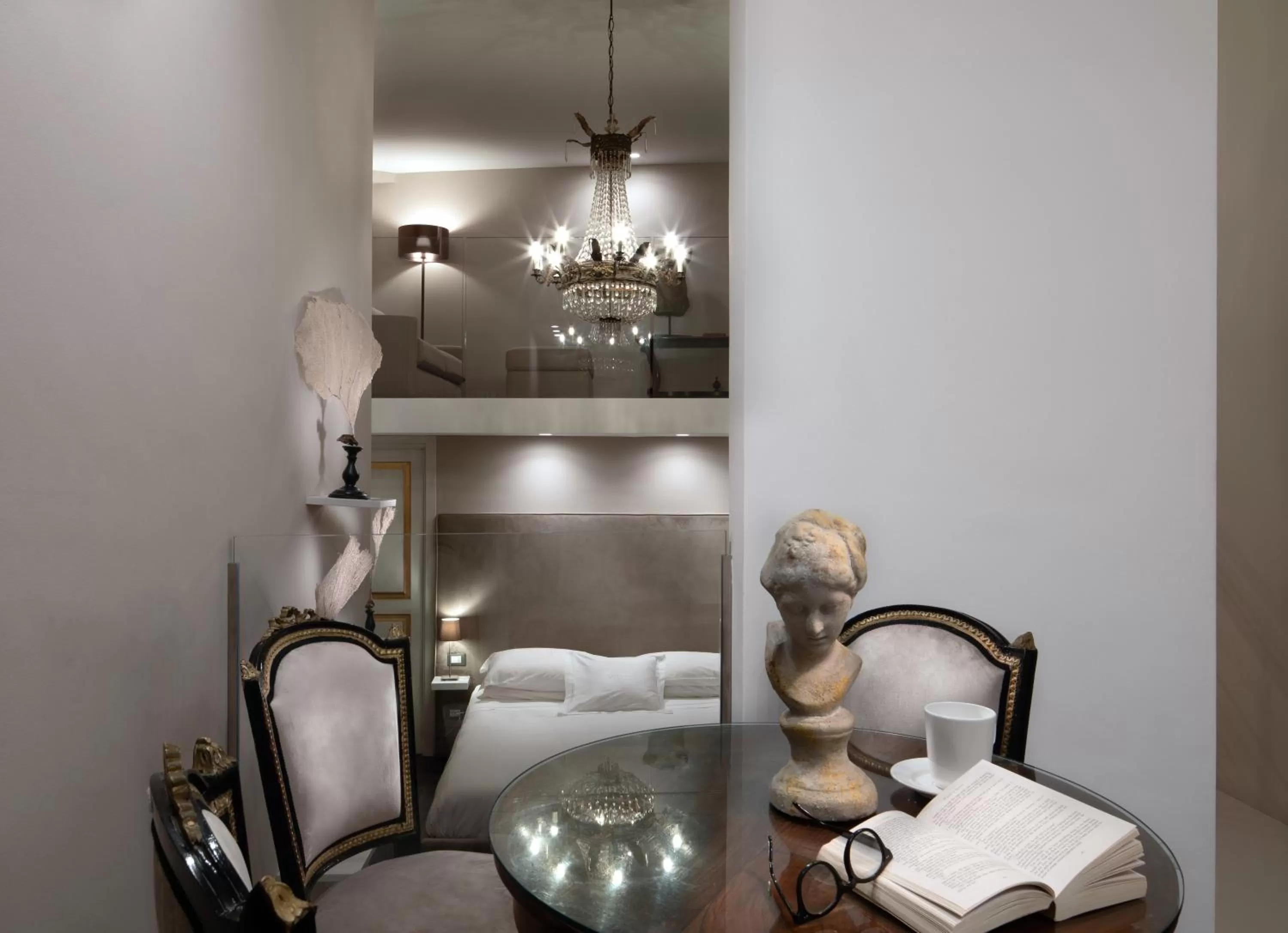 Photo of the whole room, Bed in Hotel Villa Taormina