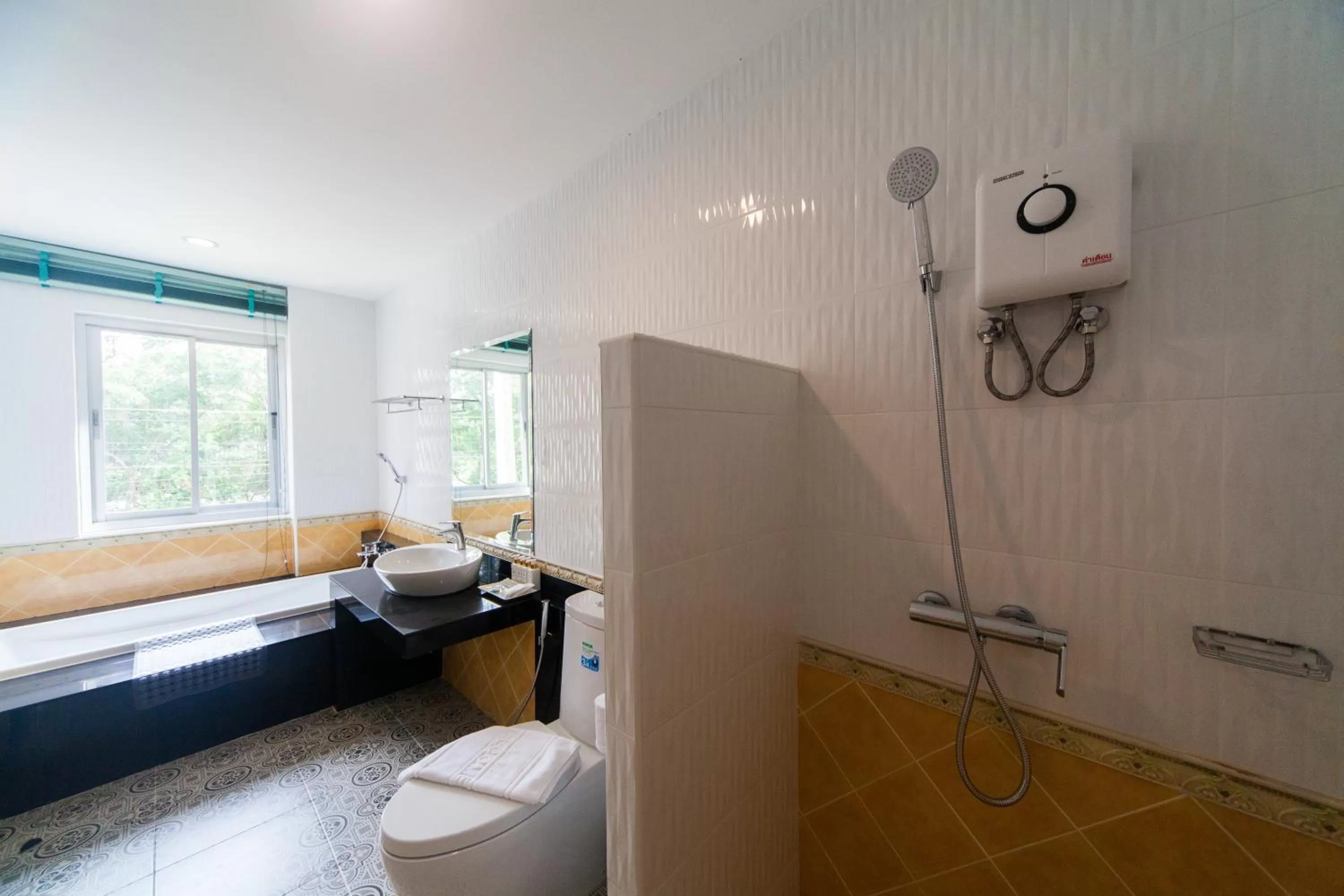 Bathroom in Anchan Laguna Hotel โรงแรมอัญชันลากูน่า