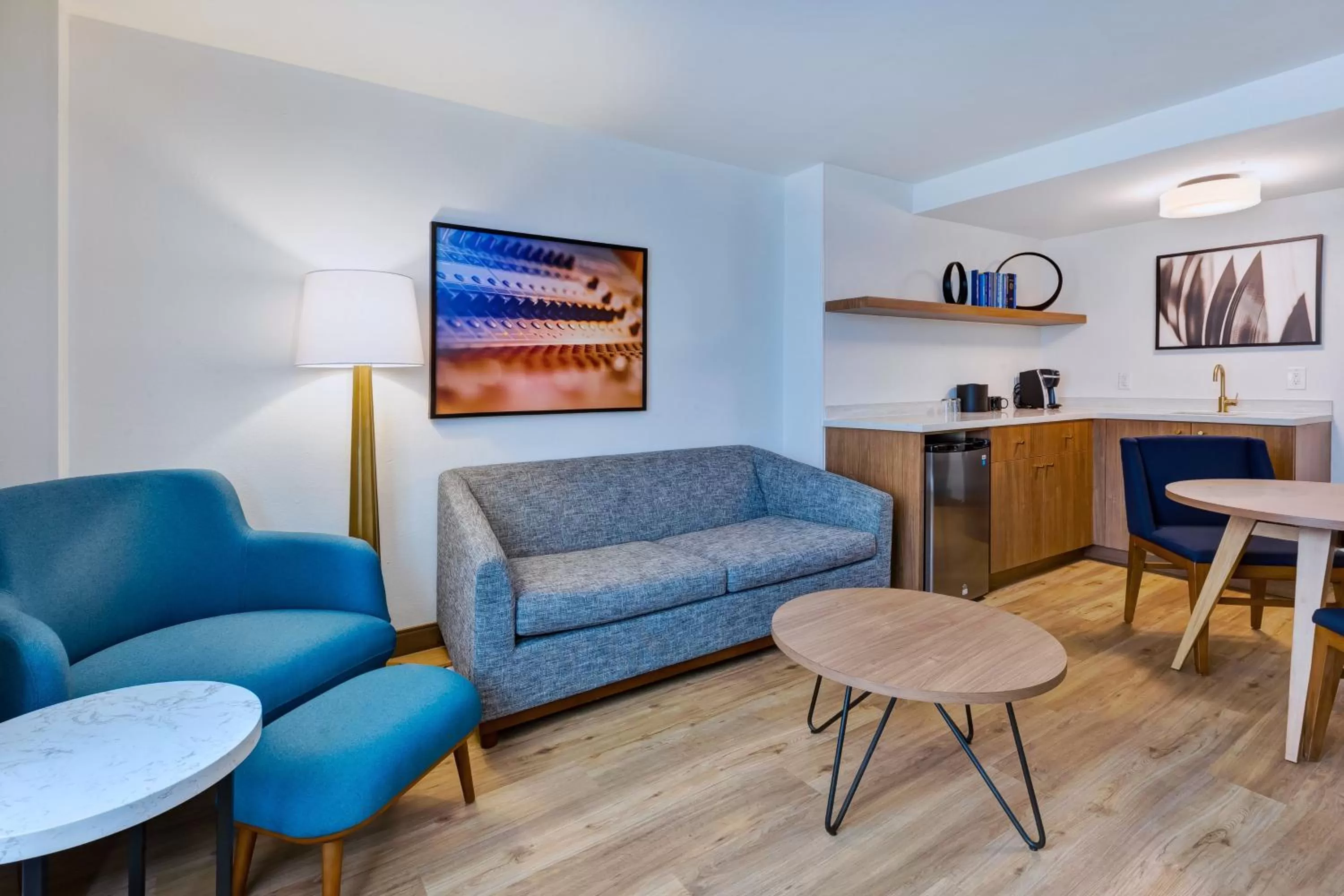 Photo of the whole room in Hotel Indigo Detroit Downtown by IHG