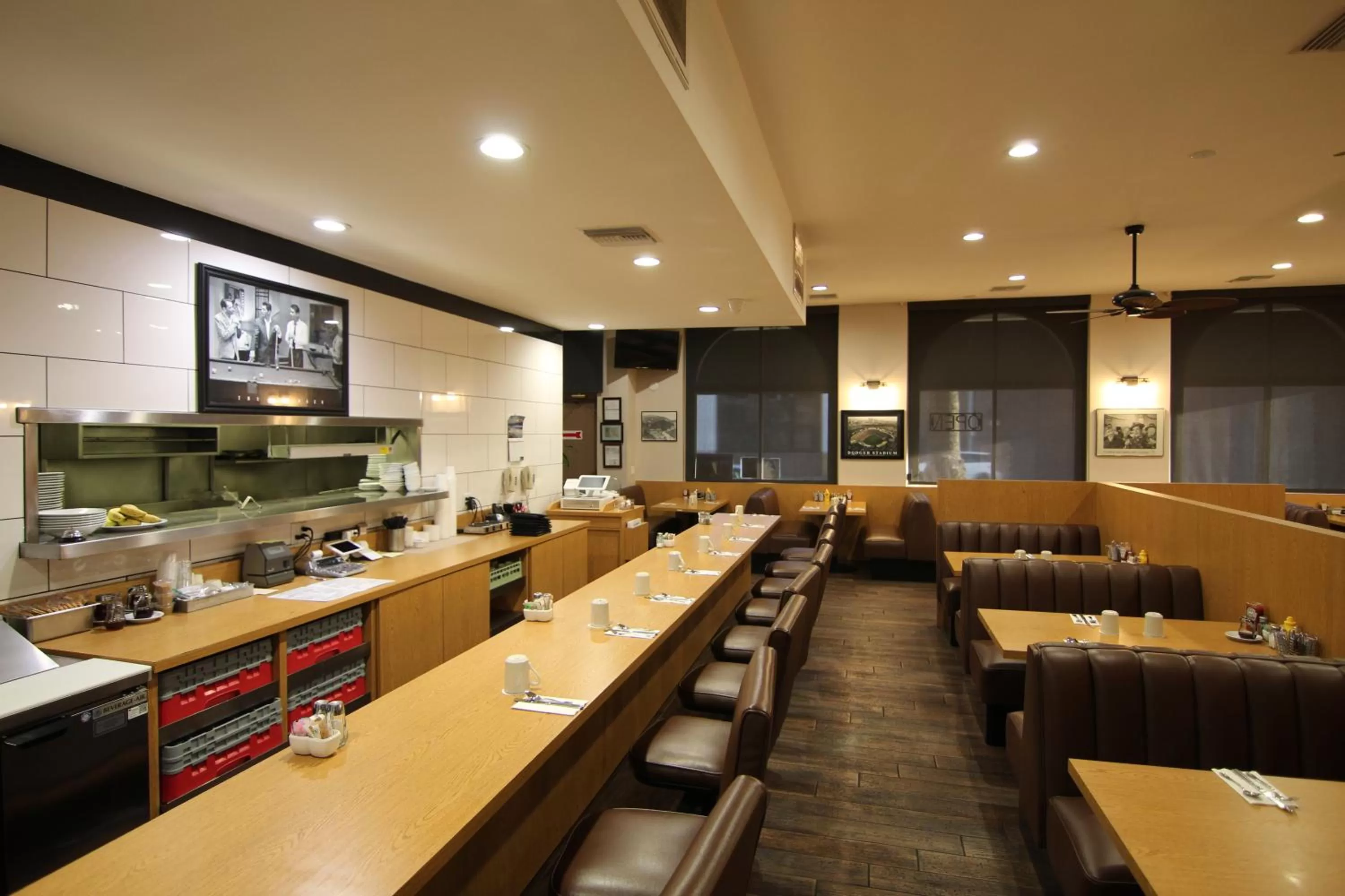 Restaurant/places to eat in Dunes Inn - Sunset