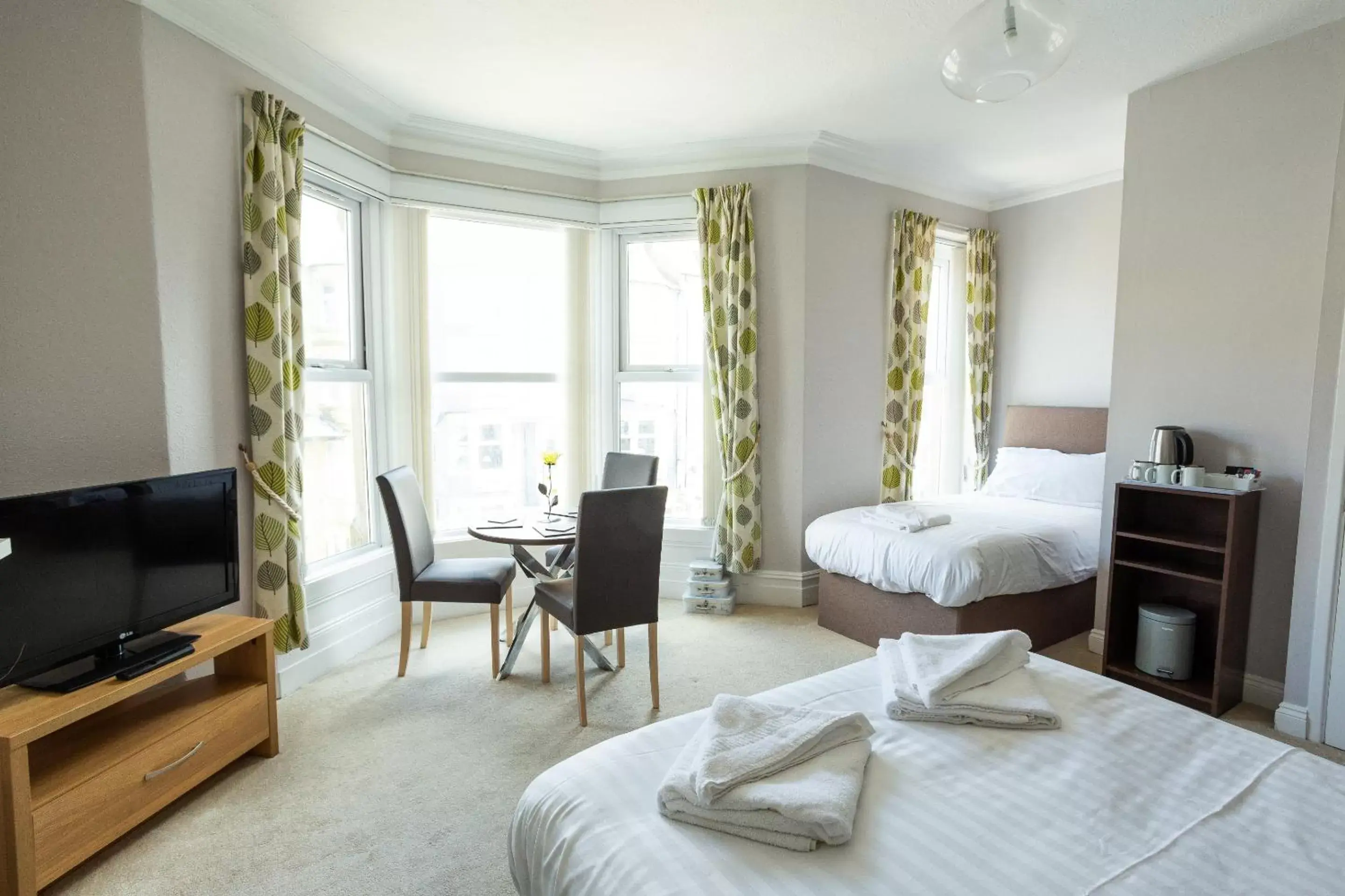 Triple Room with Shower in The Sea Lynn Triple Room with Shower in The Sea Lynn