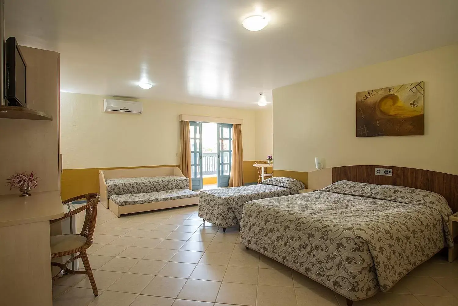 Family Room with Balcony in Vila Olaria Hotel Family Room with Balcony in Vila Olaria Hotel