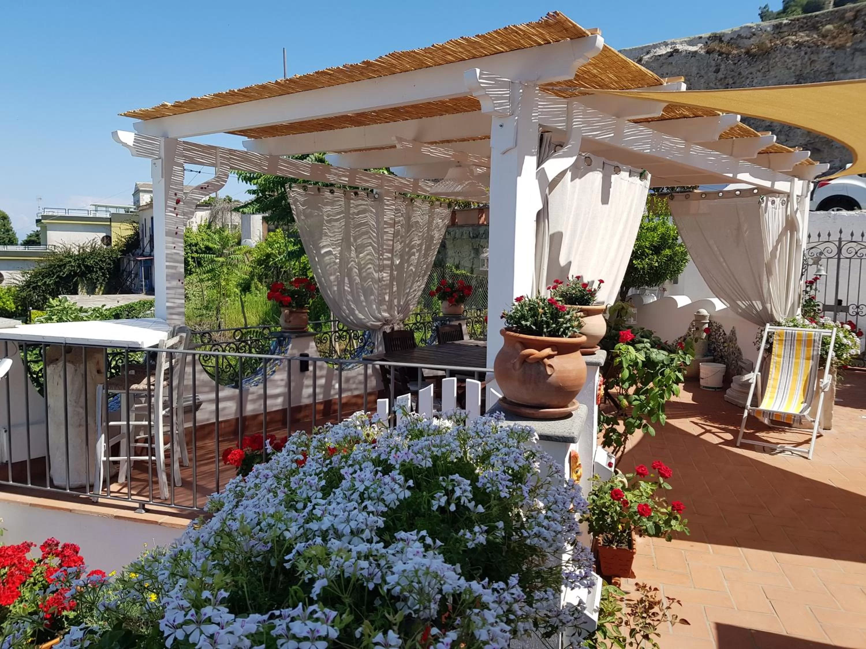 Patio in b&b Dea Fortuna