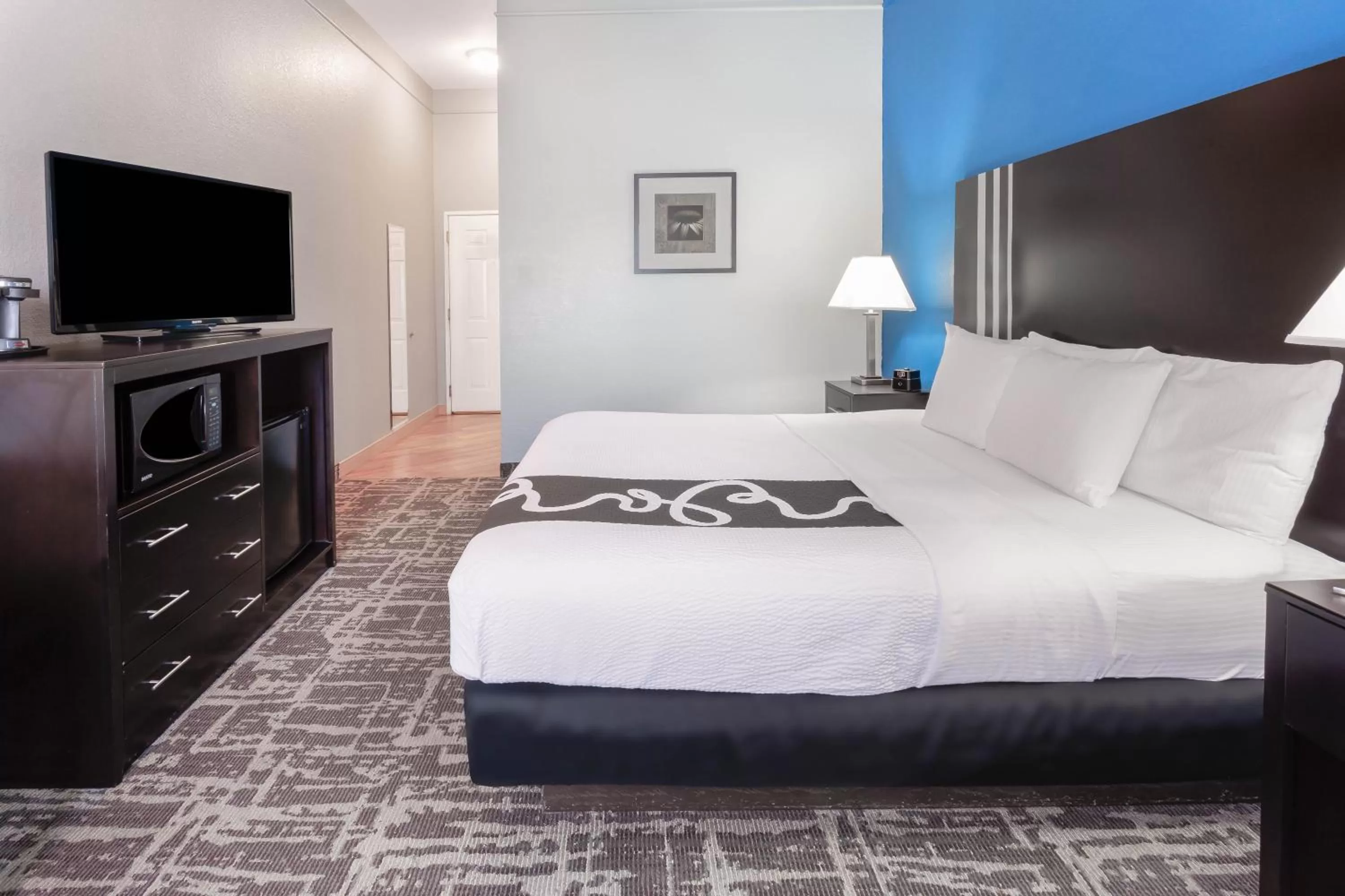 1 King Bed, 1-Room Suite, Jetted Tub, Non-Smoking in La Quinta by Wyndham Kerrville