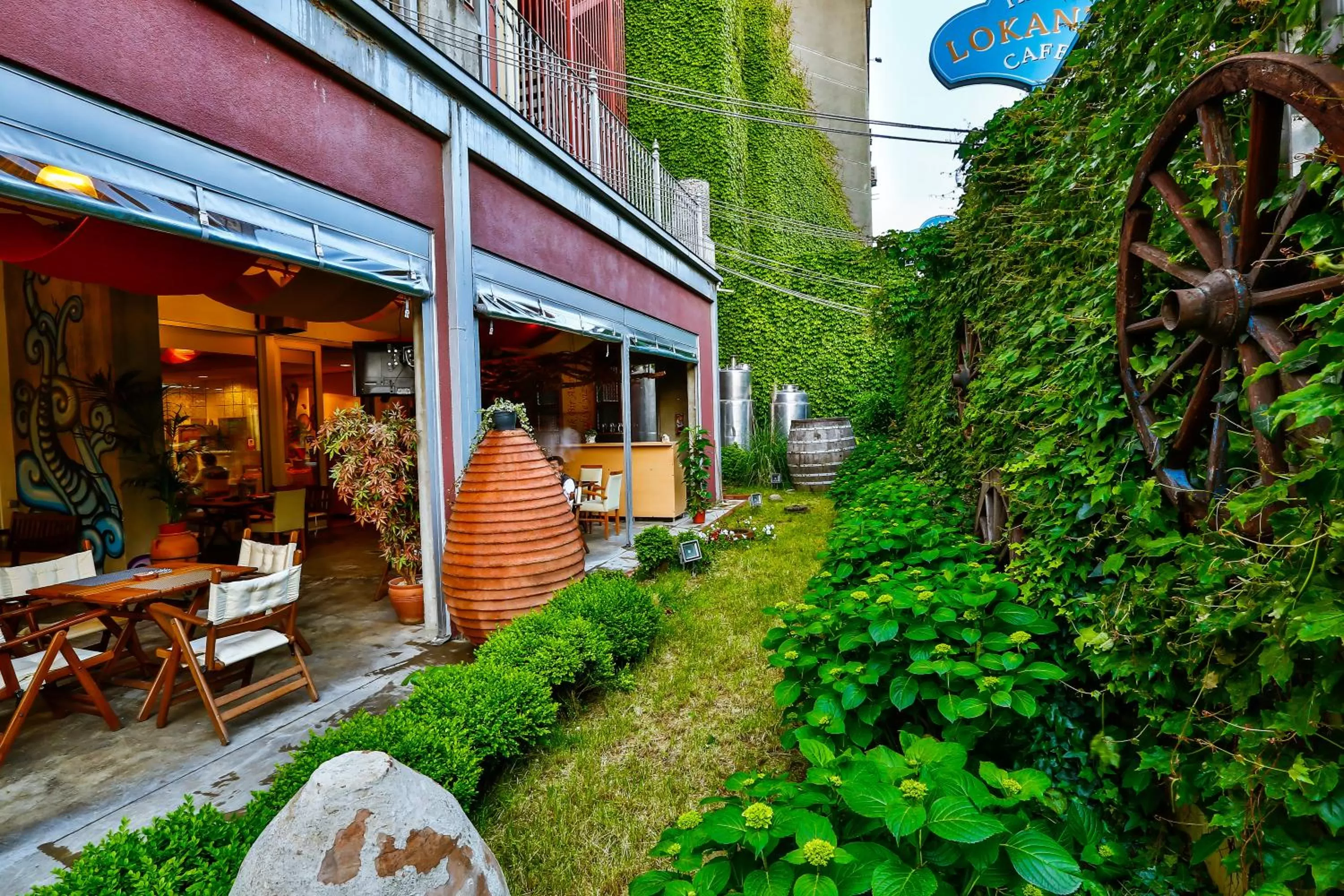 Restaurant/places to eat in Han Hotel