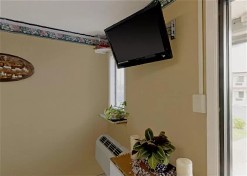 Communal lounge/ TV room in San Marcos Inn