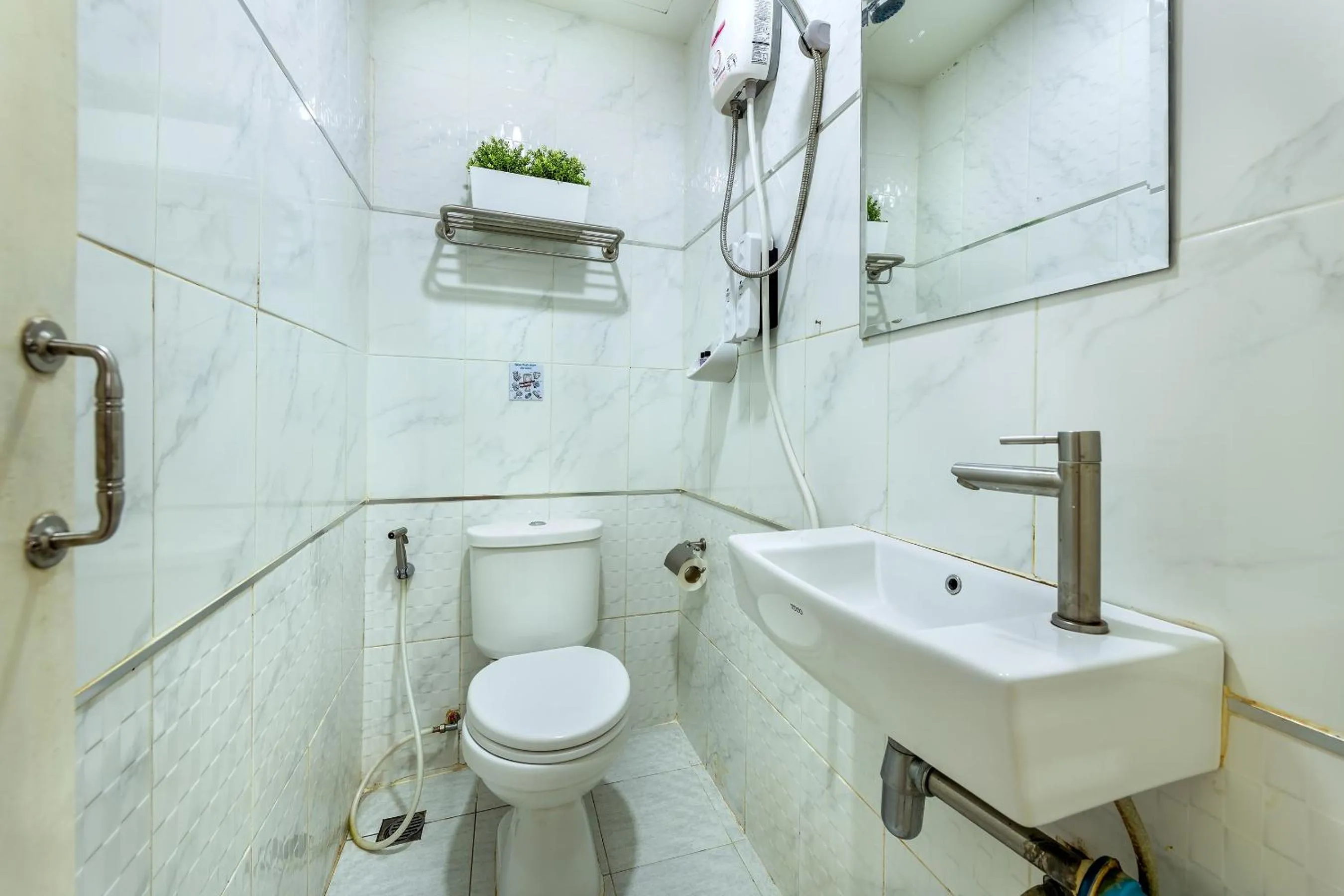 Bathroom in De Lavender Bangkok Hotel