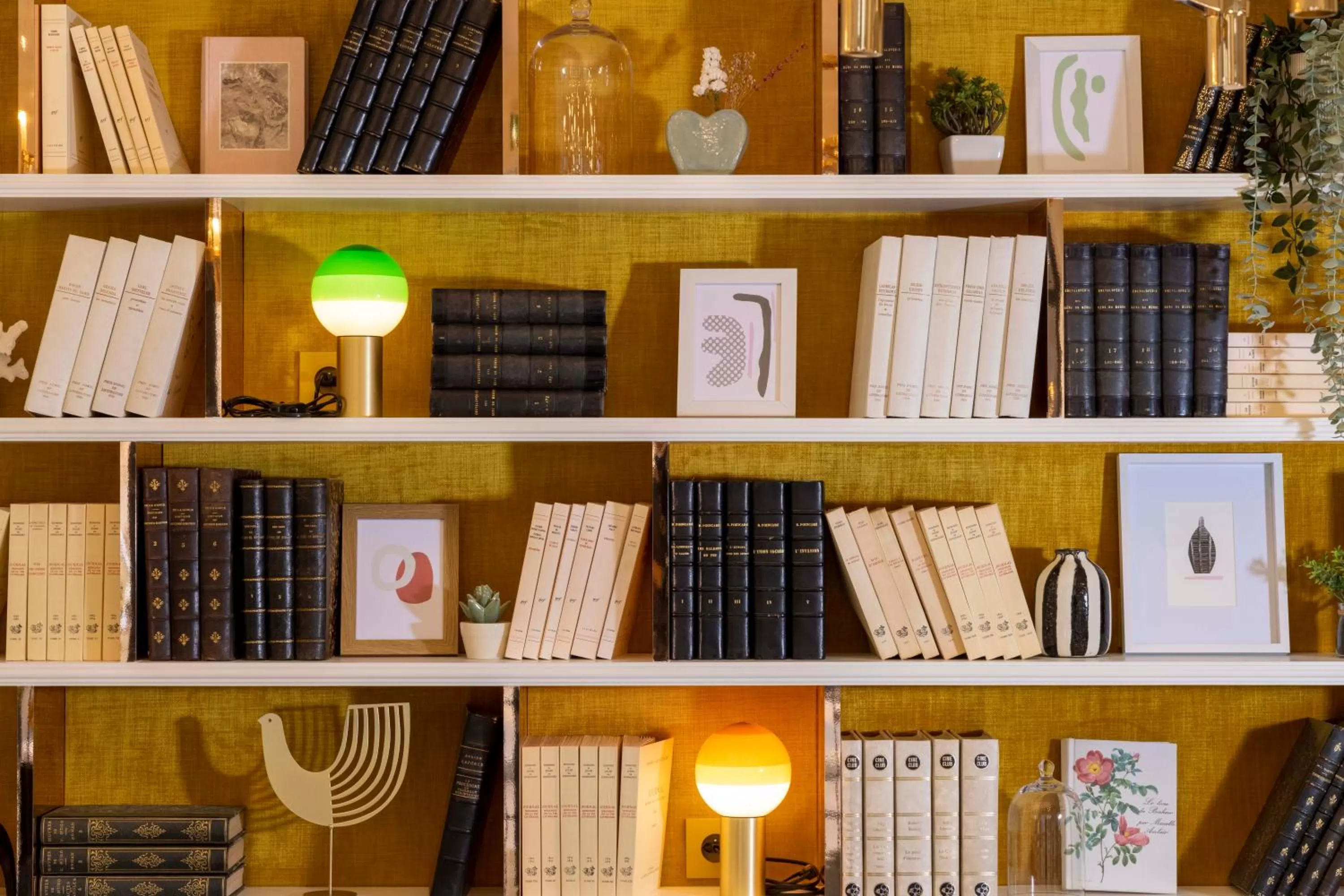 Decorative detail in Hotel Louvre Montana