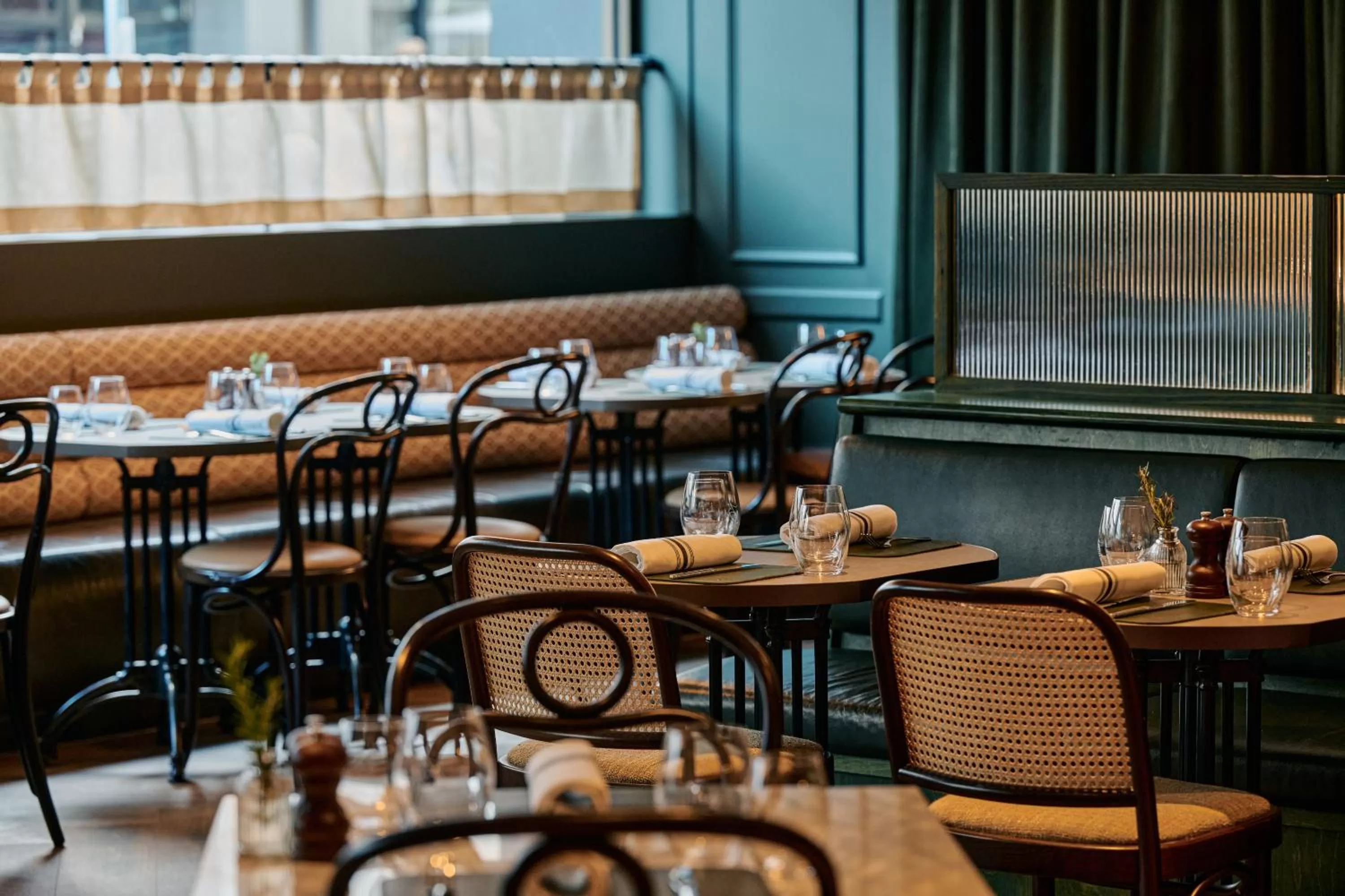 Restaurant/places to eat in Rydges Melbourne