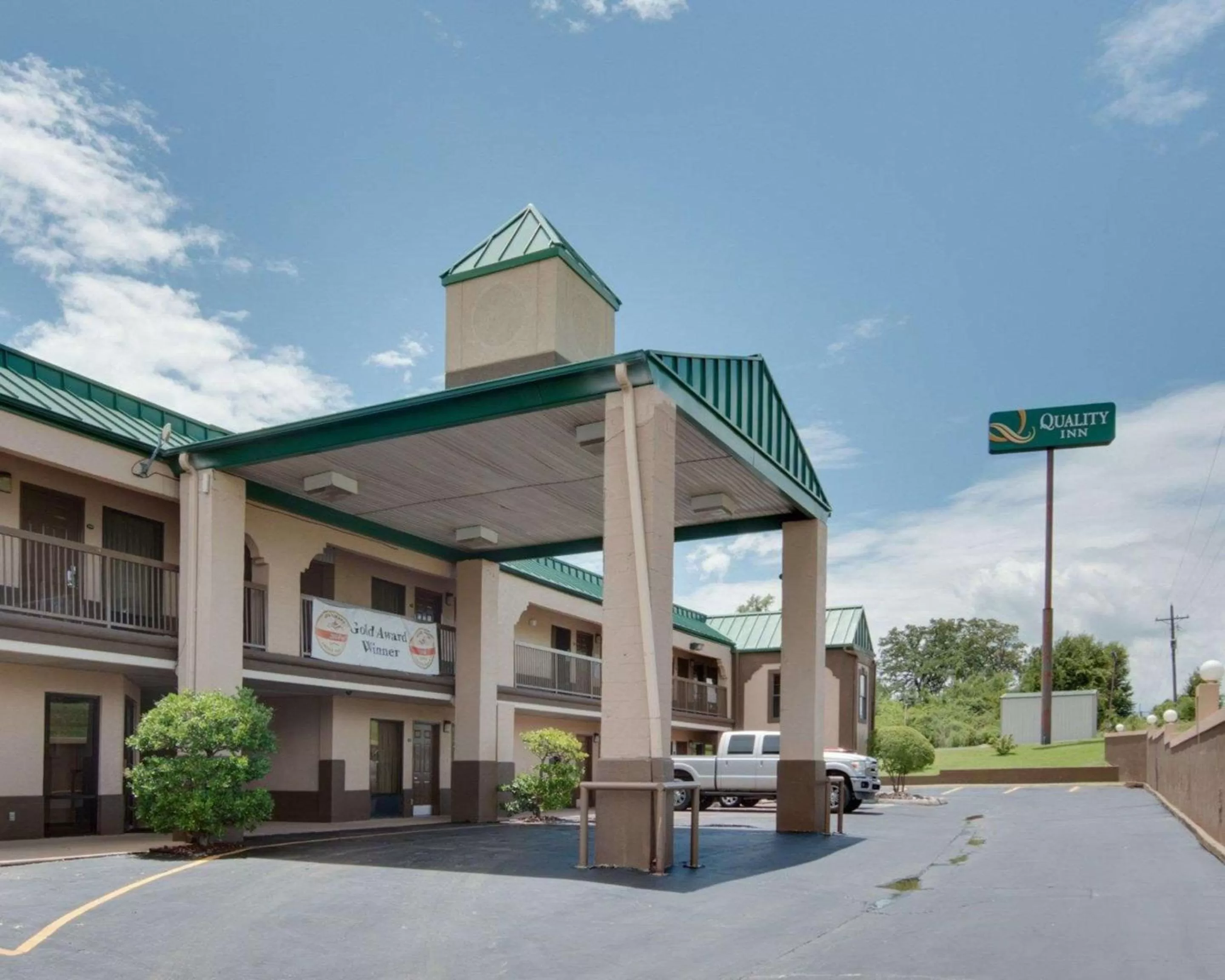 Property building in Quality Inn Mt Pleasant